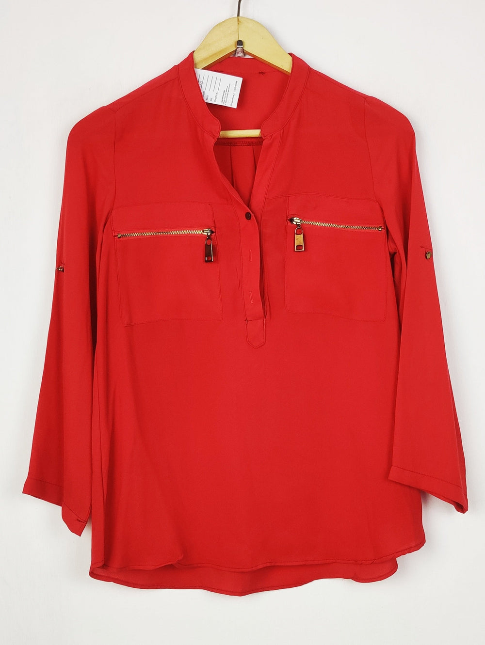 Buy online pre-used pre-loved 100% authentic & Original branded Unknown Brand (SWT-9173) available in Pakistan. Top international brands avilable.