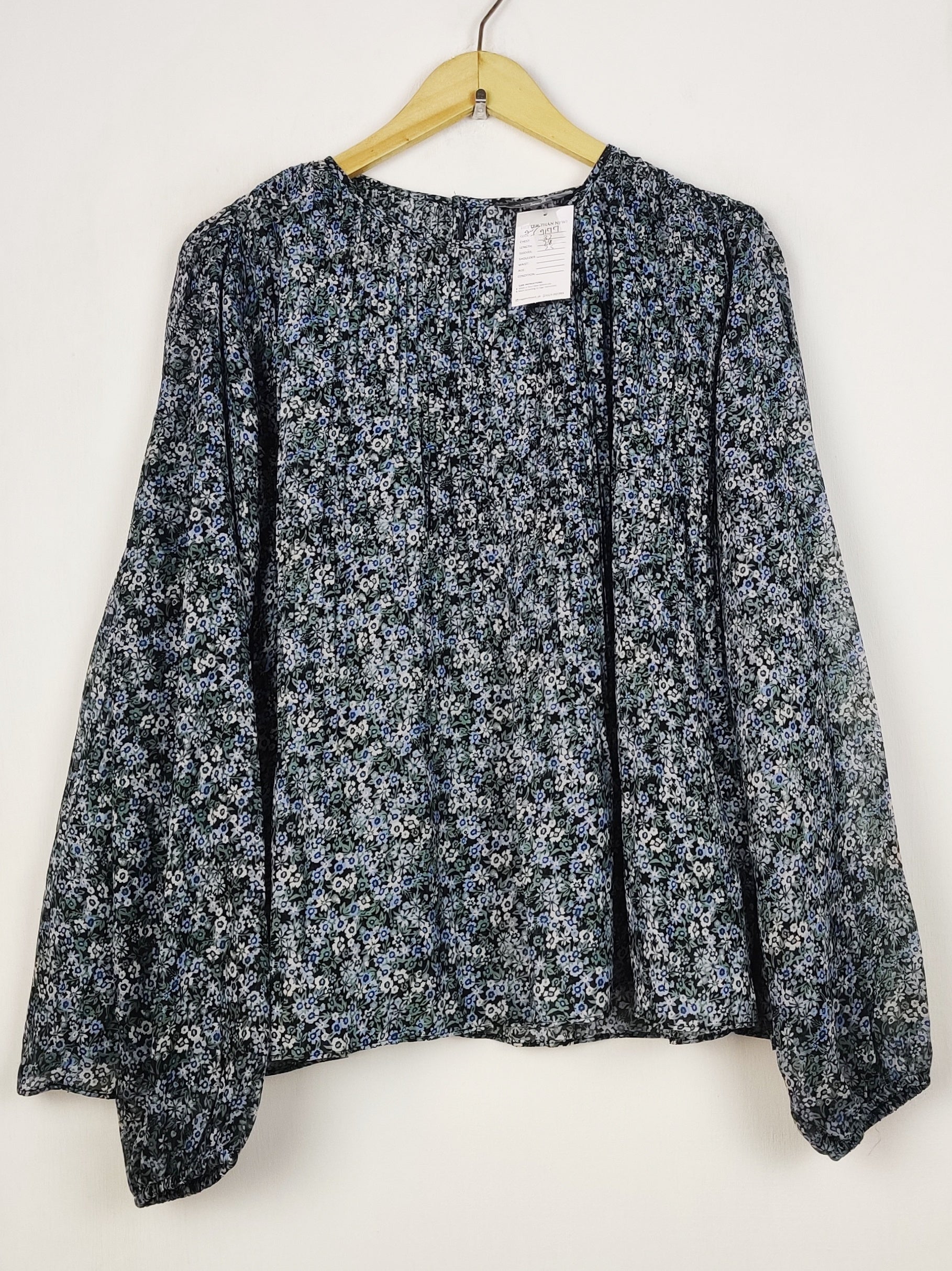 Buy online pre-used pre-loved 100% authentic & Original branded Primark (SWT-9177) available in Pakistan. Top international brands avilable.