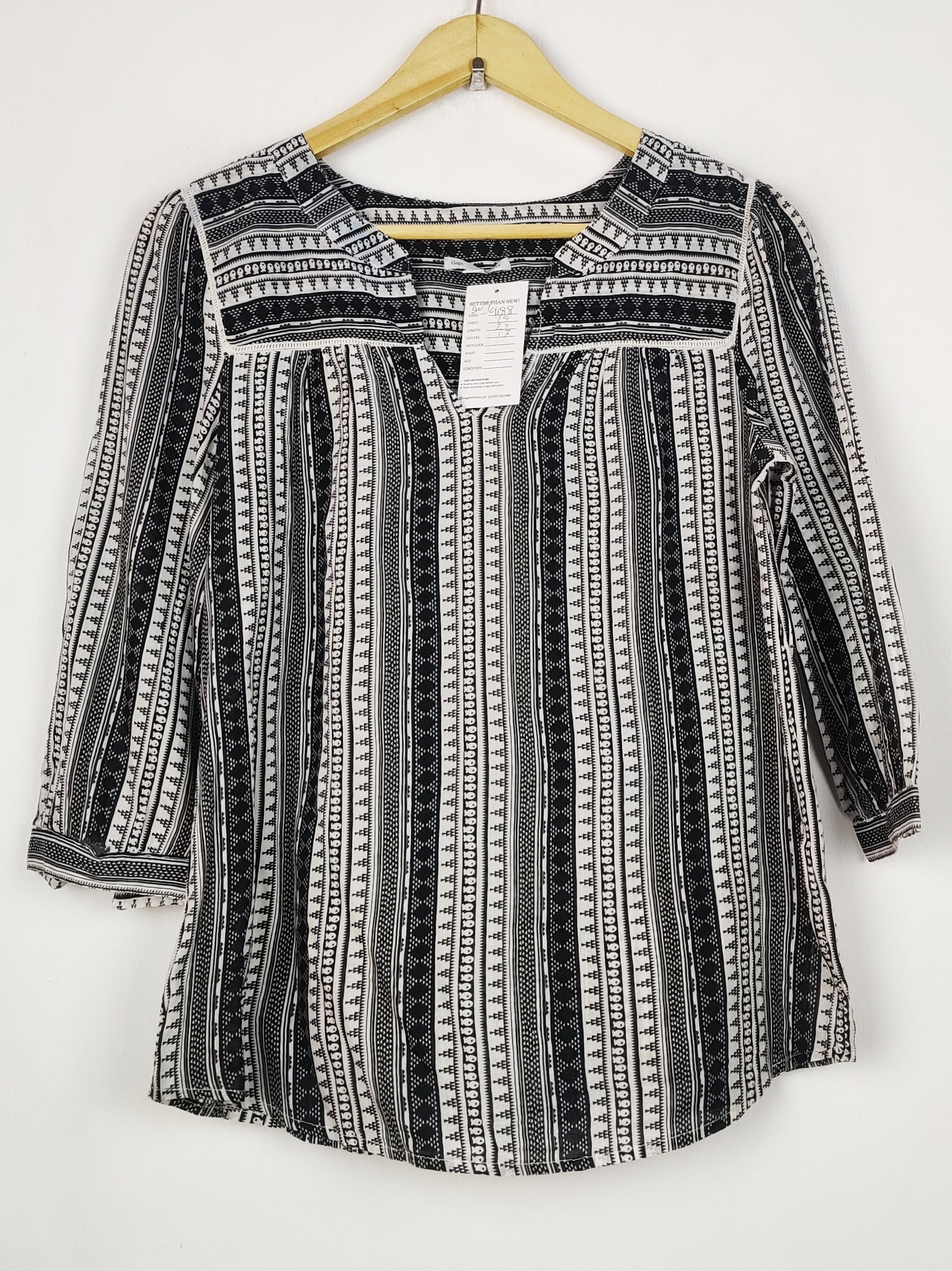 Buy online pre-used pre-loved 100% authentic & Original branded Gap (SWT-9188) available in Pakistan. Top international brands avilable.