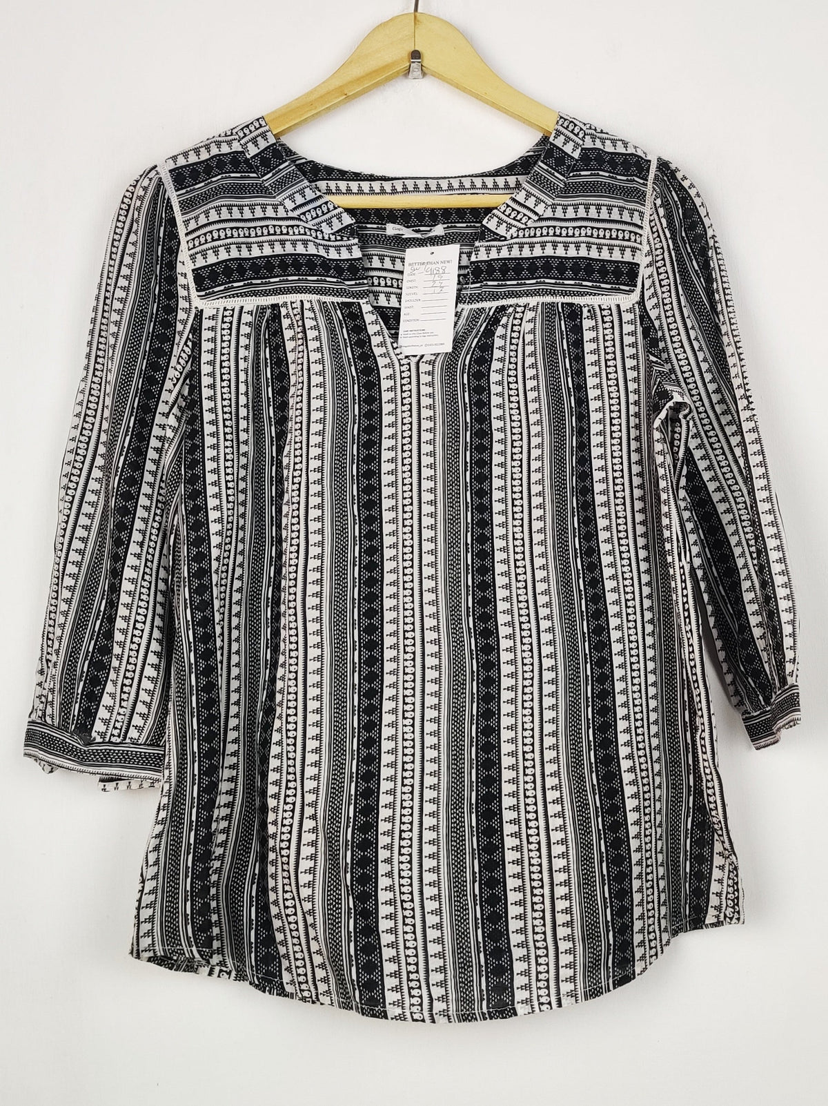 Buy online pre-used pre-loved 100% authentic & Original branded Gap (SWT-9188) available in Pakistan. Top international brands avilable.