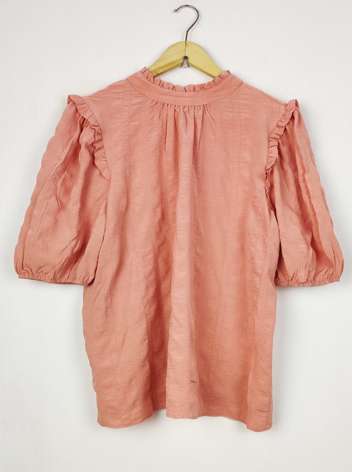 Buy online pre-used pre-loved 100% authentic & Original branded George (SWT-9190) available in Pakistan. Top international brands avilable.