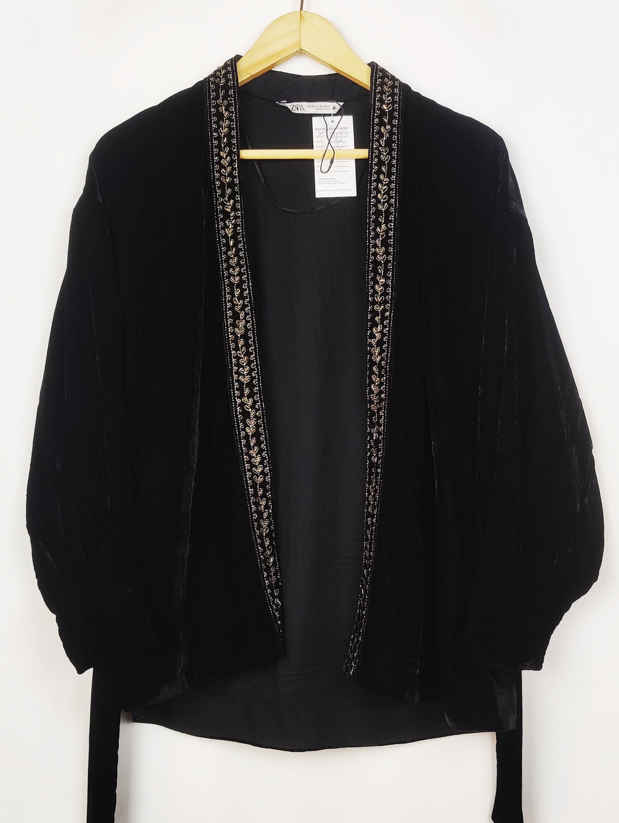 Buy online pre-used pre-loved 100% authentic & Original branded Zara (SWT-9194) available in Pakistan. Top international brands avilable.