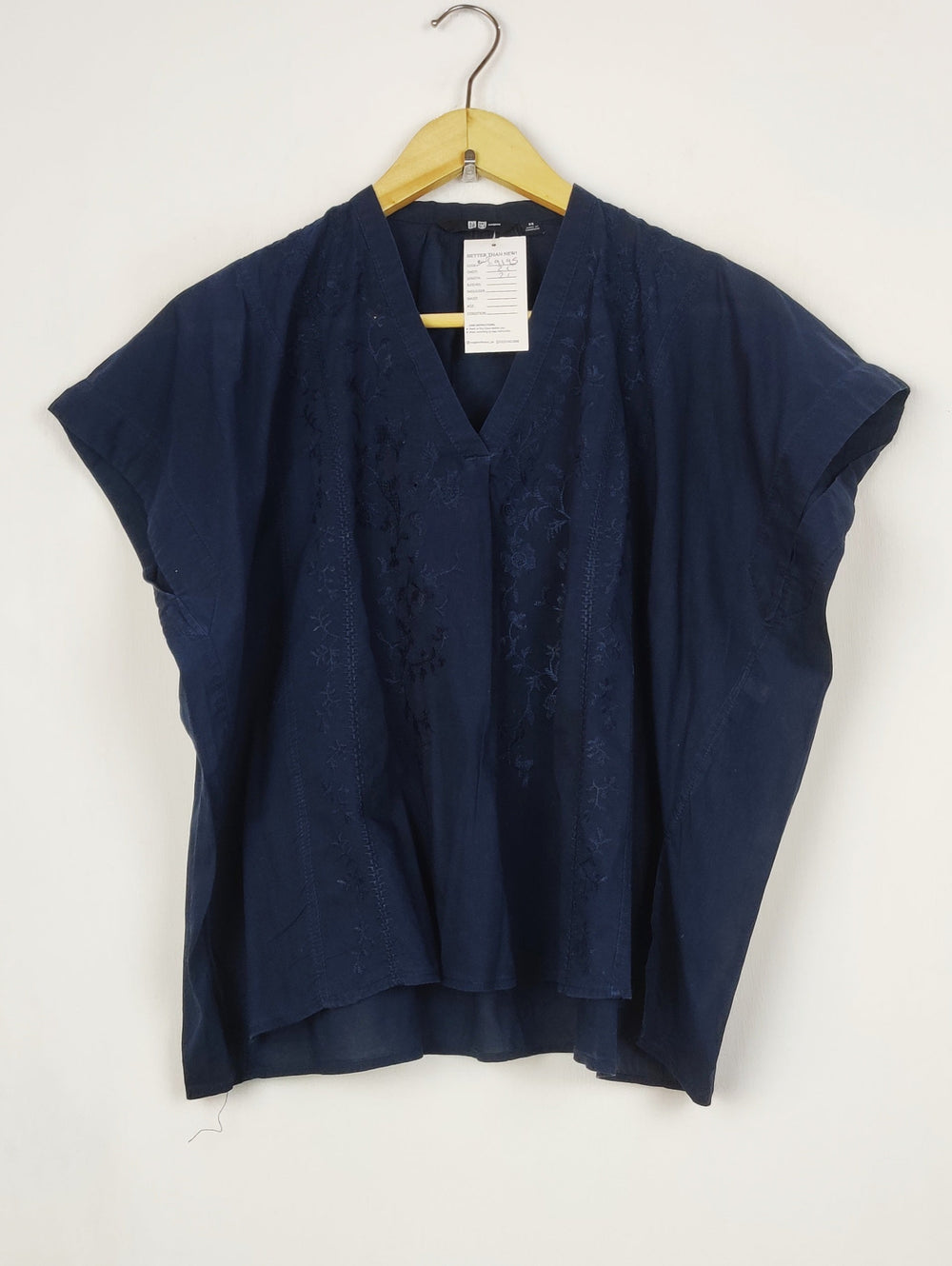 Buy online pre-used pre-loved 100% authentic & Original branded Uniqlo (SWT-9195) available in Pakistan. Top international brands avilable.