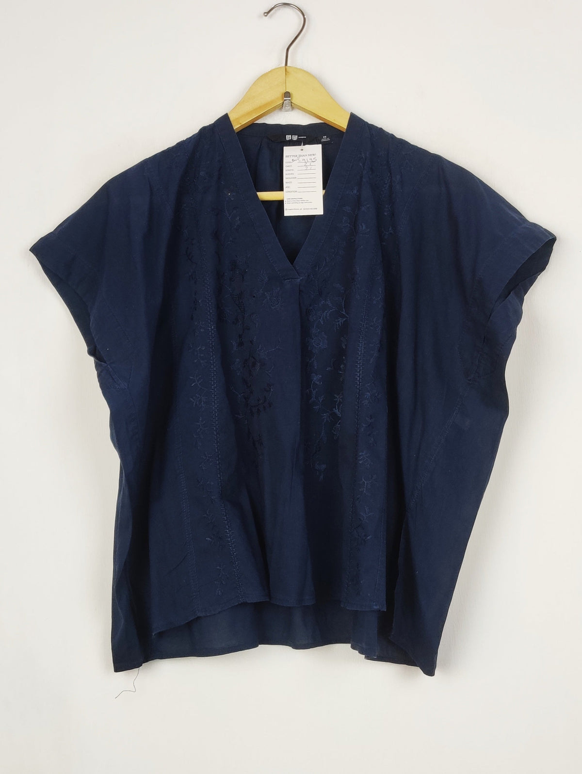 Buy online pre-used pre-loved 100% authentic & Original branded Uniqlo (SWT-9195) available in Pakistan. Top international brands avilable.