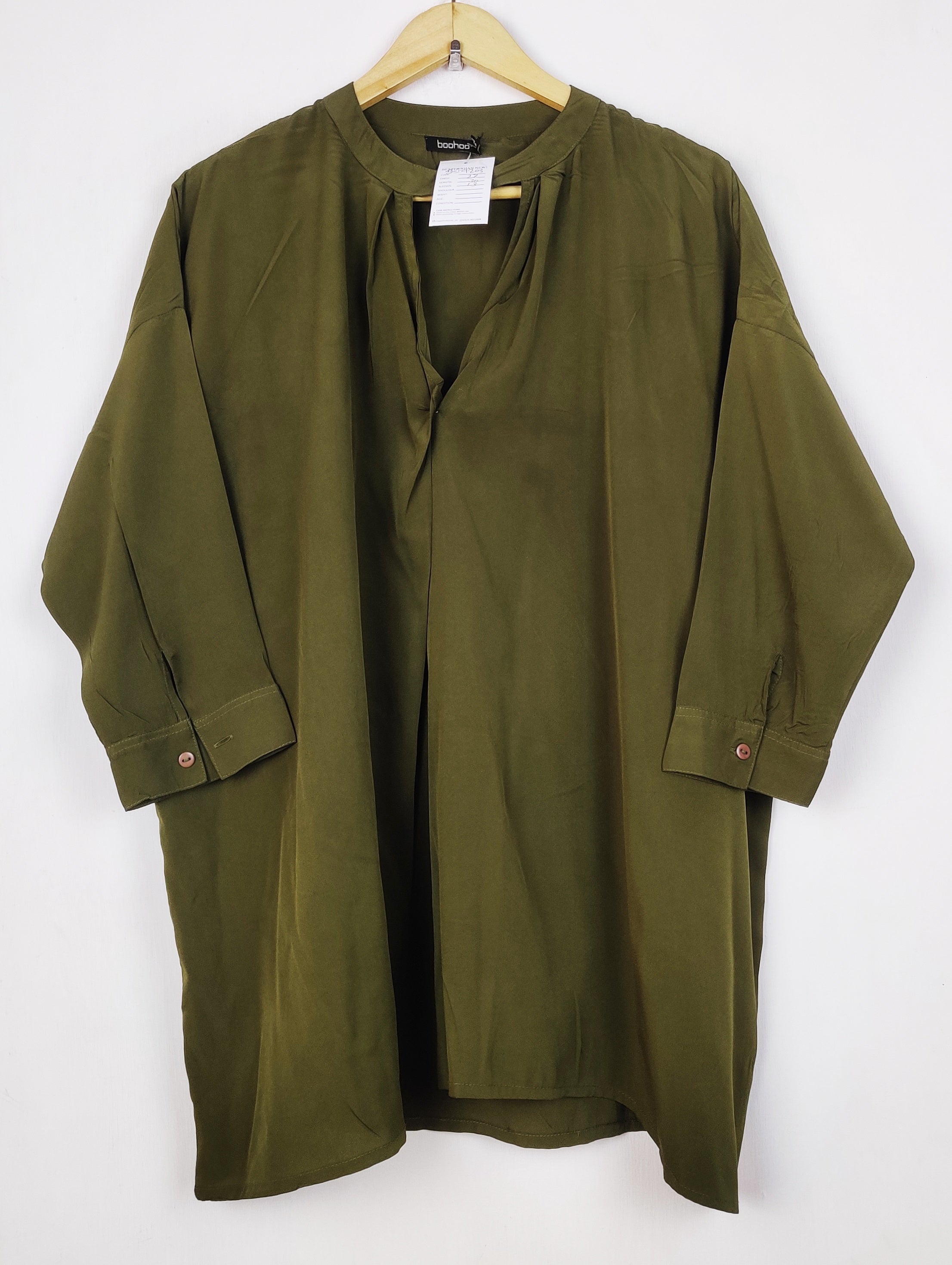 Buy online pre-used pre-loved 100% authentic & Original branded Boohoo (SWT-9203) available in Pakistan. Top international brands avilable.