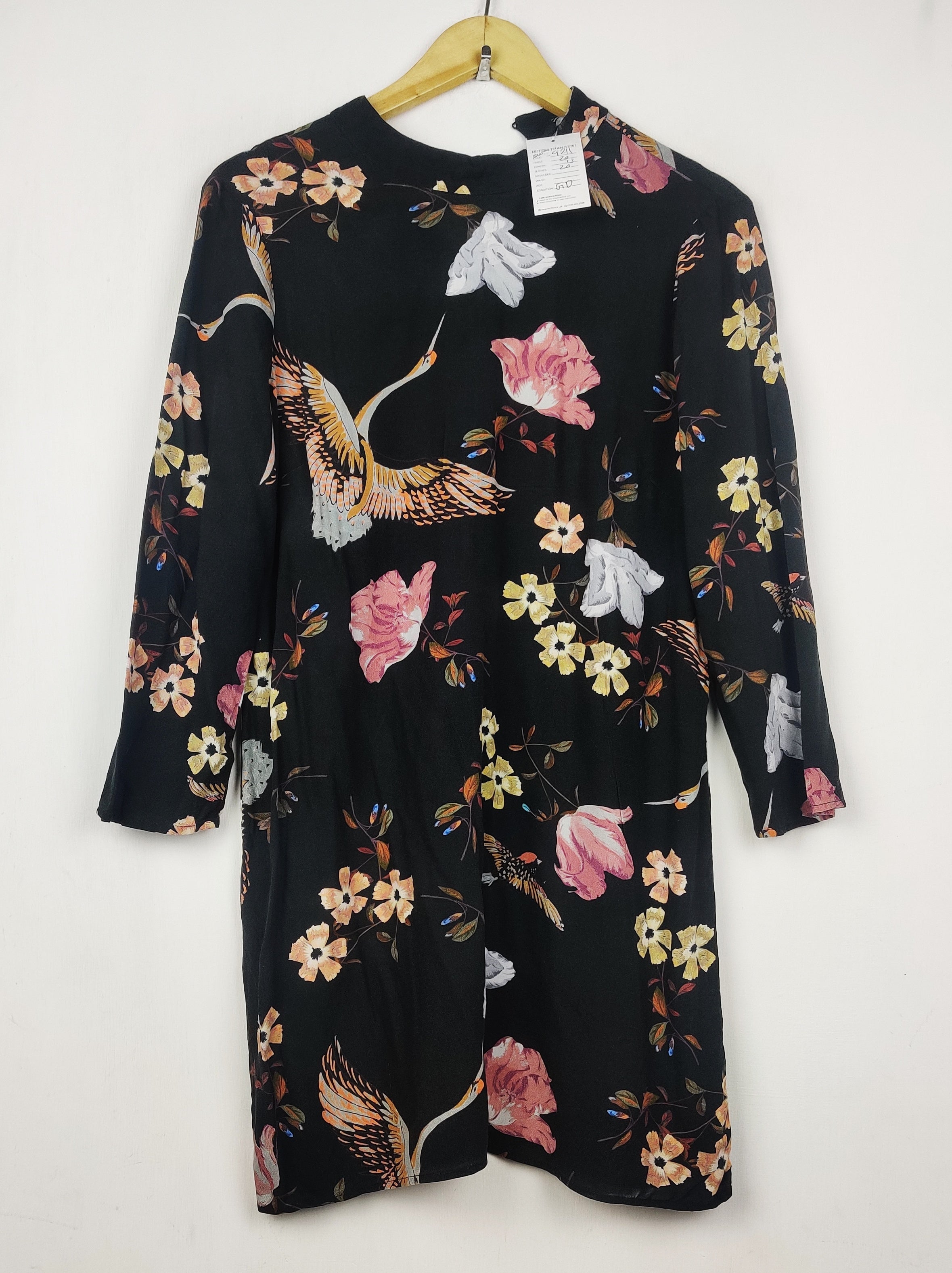 Buy online pre-used pre-loved 100% authentic & Original branded Zara (SWT-9211) available in Pakistan. Top international brands avilable.