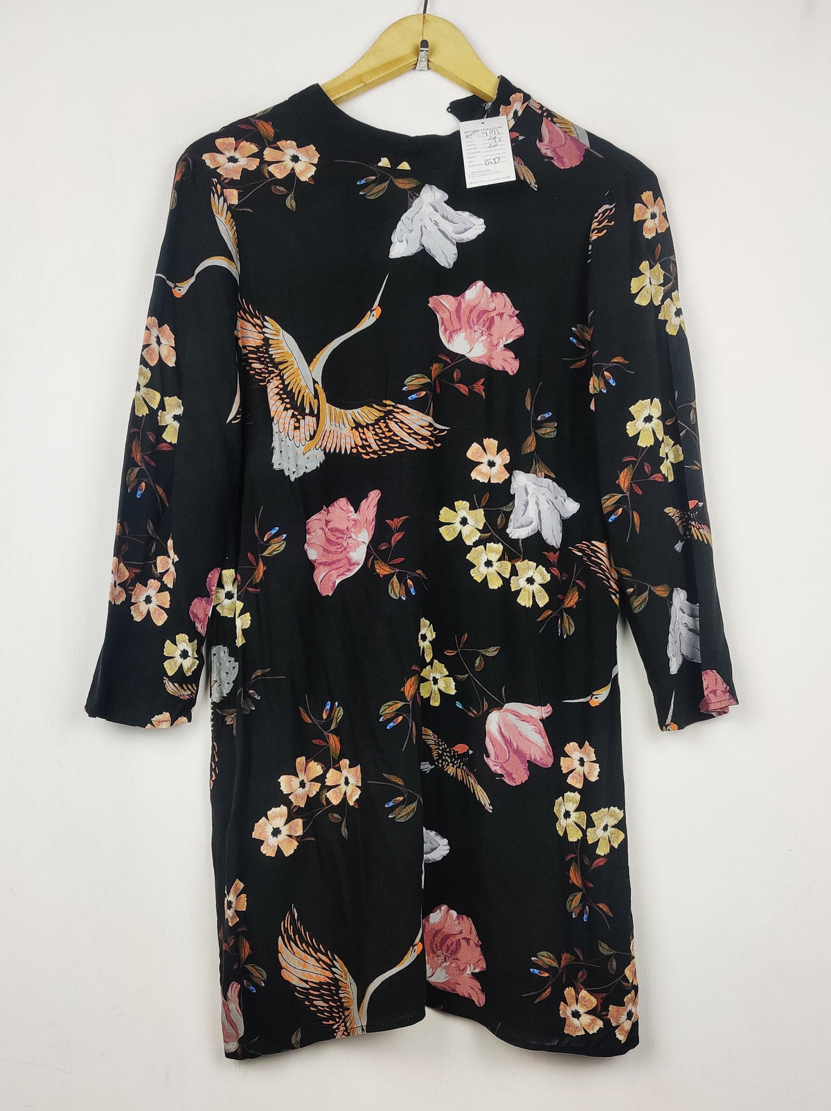 Buy online pre-used pre-loved 100% authentic & Original branded Zara (SWT-9211) available in Pakistan. Top international brands avilable.