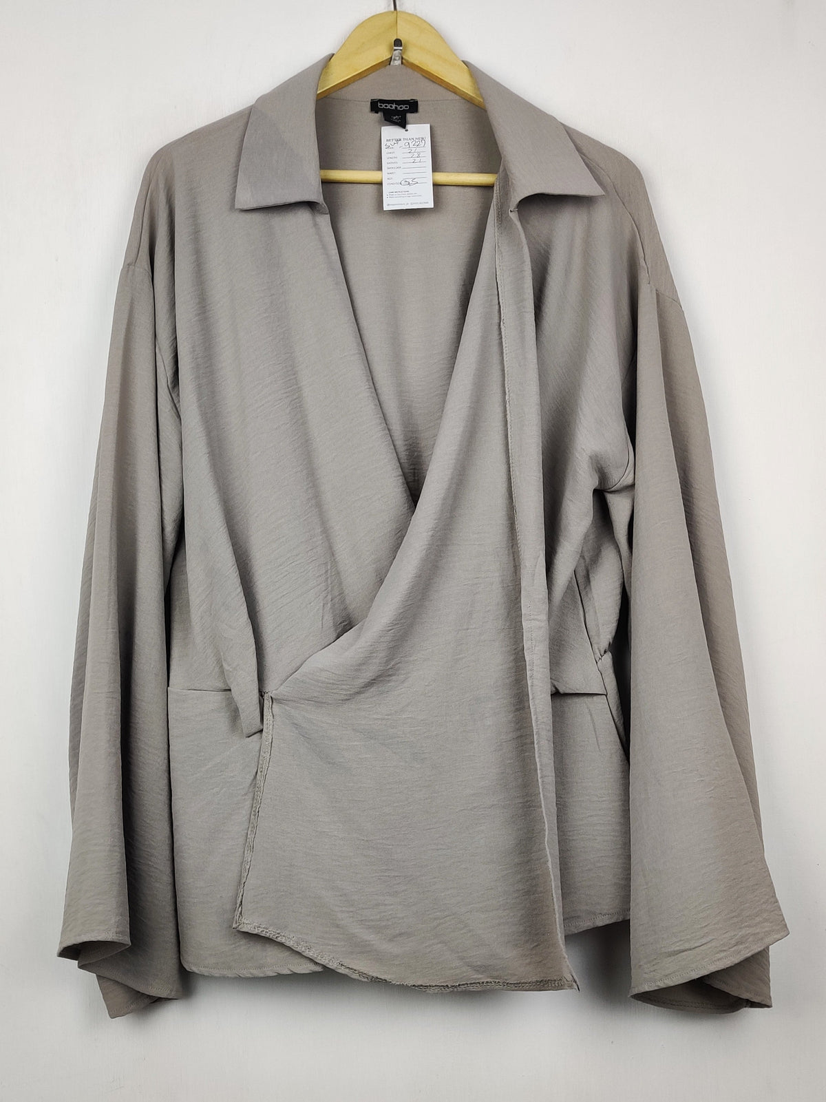 Buy online pre-used pre-loved 100% authentic & Original branded Boohoo (SWT-9227) available in Pakistan. Top international brands avilable.