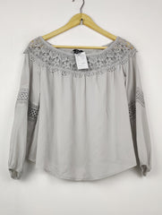 Buy online pre-used pre-loved 100% authentic & Original branded New Look (SWT-9235) available in Pakistan. Top international brands avilable.