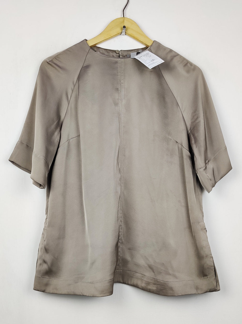 Buy online pre-used pre-loved 100% authentic & Original branded H&M (SWT-9236) available in Pakistan. Top international brands avilable.