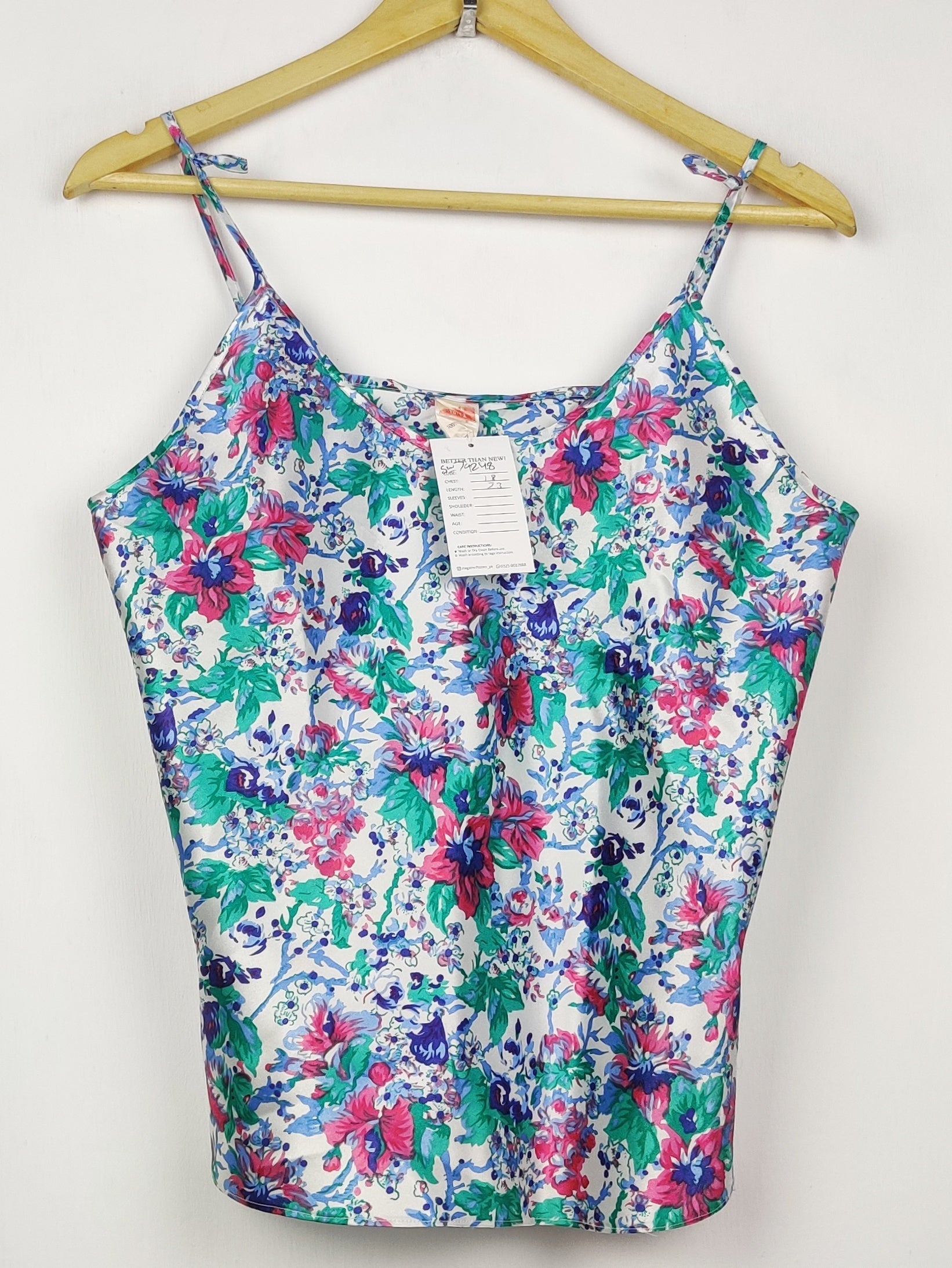 Buy online pre-used pre-loved 100% authentic & Original branded Unknown Brand (SWT-9248) available in Pakistan. Top international brands avilable.