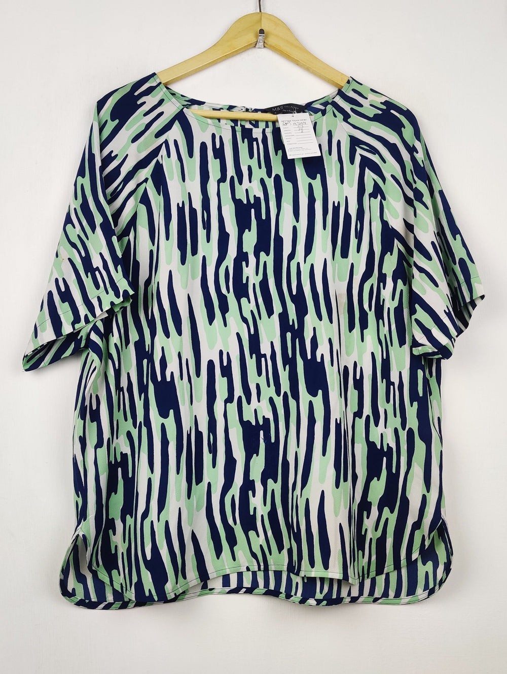 Buy online pre-used pre-loved 100% authentic & Original branded Marks & Spencer (SWT-9249) available in Pakistan. Top international brands avilable.