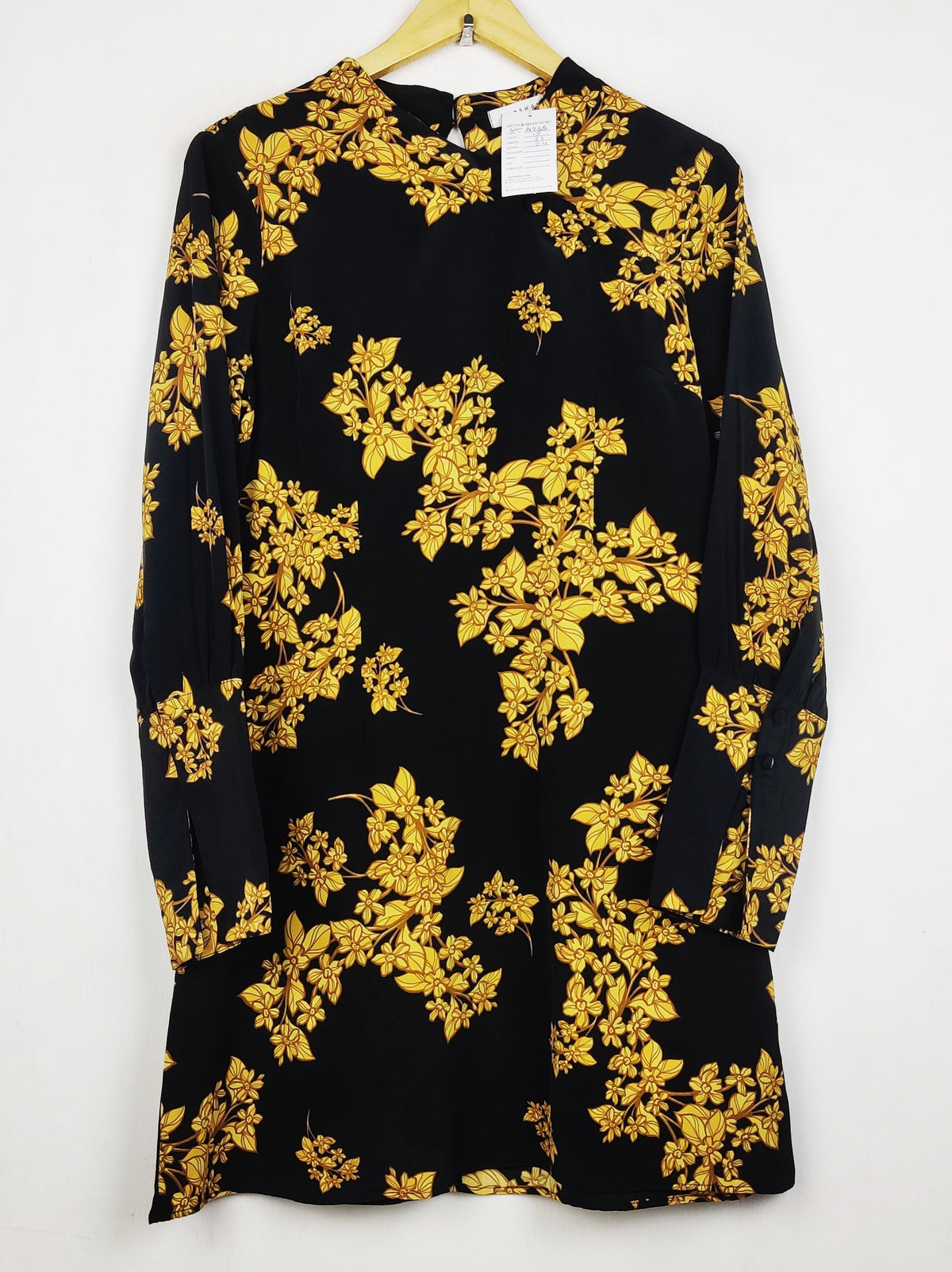 Buy online pre-used pre-loved 100% authentic & Original branded Topshop (SWT-9255) available in Pakistan. Top international brands avilable.