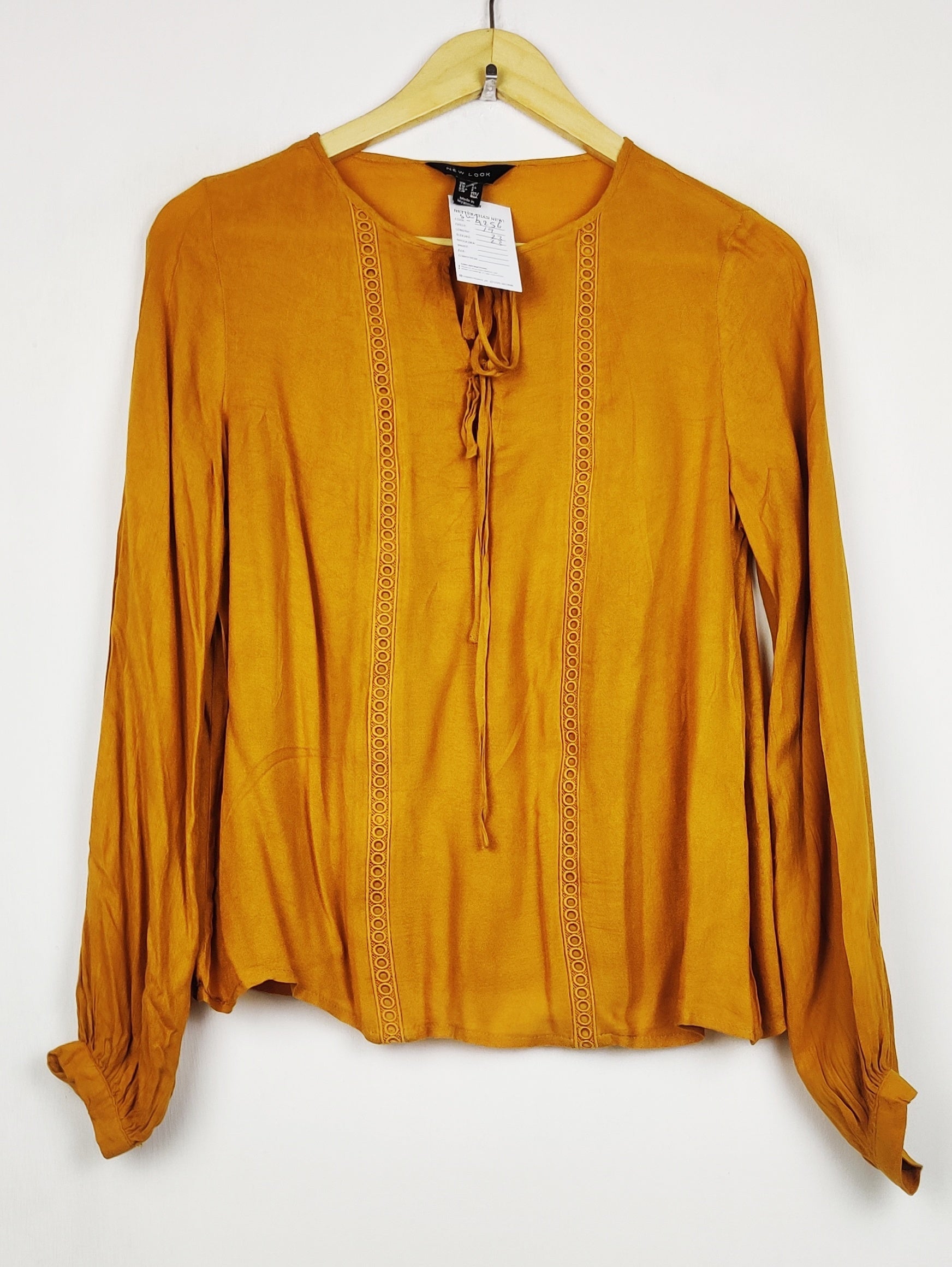 Buy online pre-used pre-loved 100% authentic & Original branded New Look (SWT-9256) available in Pakistan. Top international brands avilable.