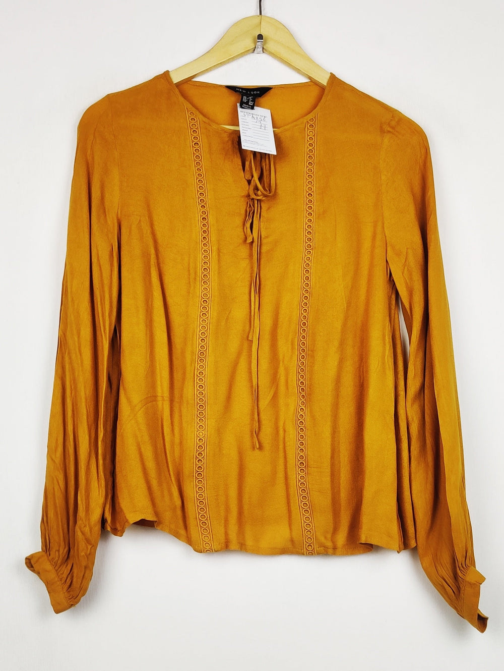 Buy online pre-used pre-loved 100% authentic & Original branded New Look (SWT-9256) available in Pakistan. Top international brands avilable.