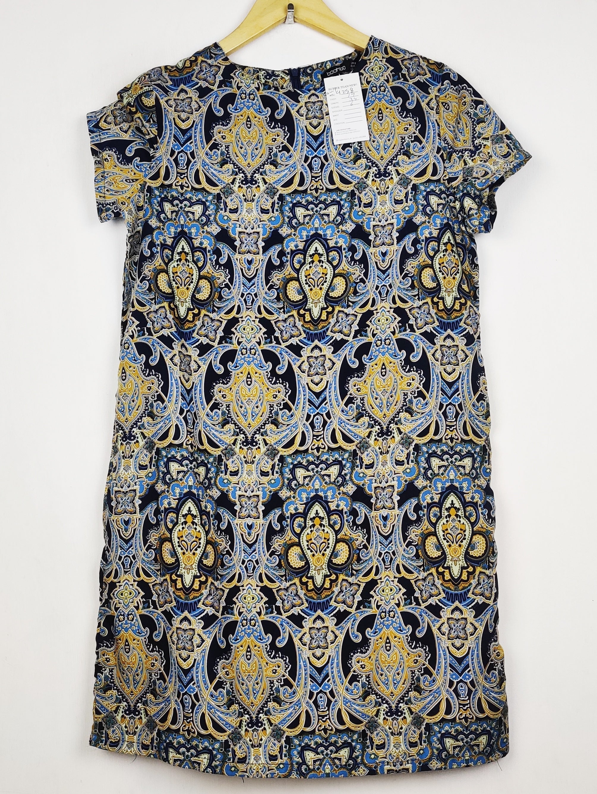 Buy online pre-used pre-loved 100% authentic & Original branded Boohoo (SWT-9258) available in Pakistan. Top international brands avilable.
