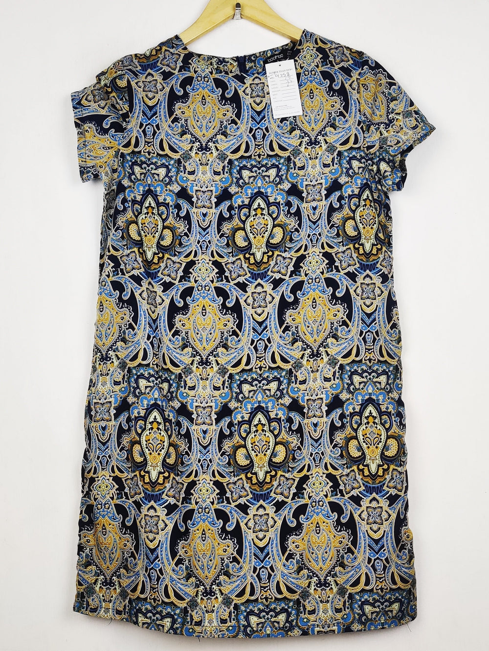 Buy online pre-used pre-loved 100% authentic & Original branded Boohoo (SWT-9258) available in Pakistan. Top international brands avilable.