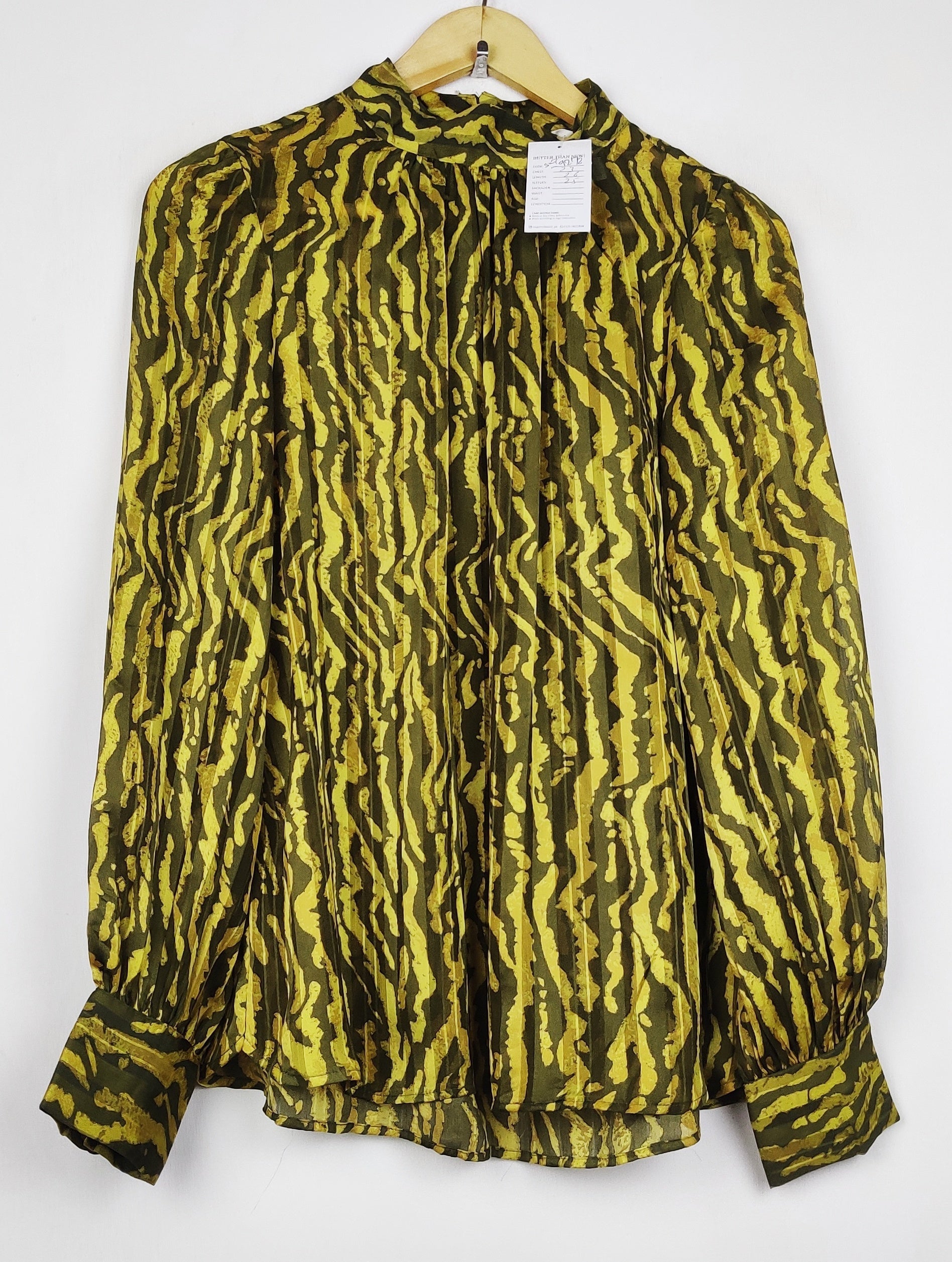 Buy online pre-used pre-loved 100% authentic & Original branded H&M (SWT-9272) available in Pakistan. Top international brands avilable.