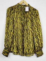 Buy online pre-used pre-loved 100% authentic & Original branded H&M (SWT-9272) available in Pakistan. Top international brands avilable.