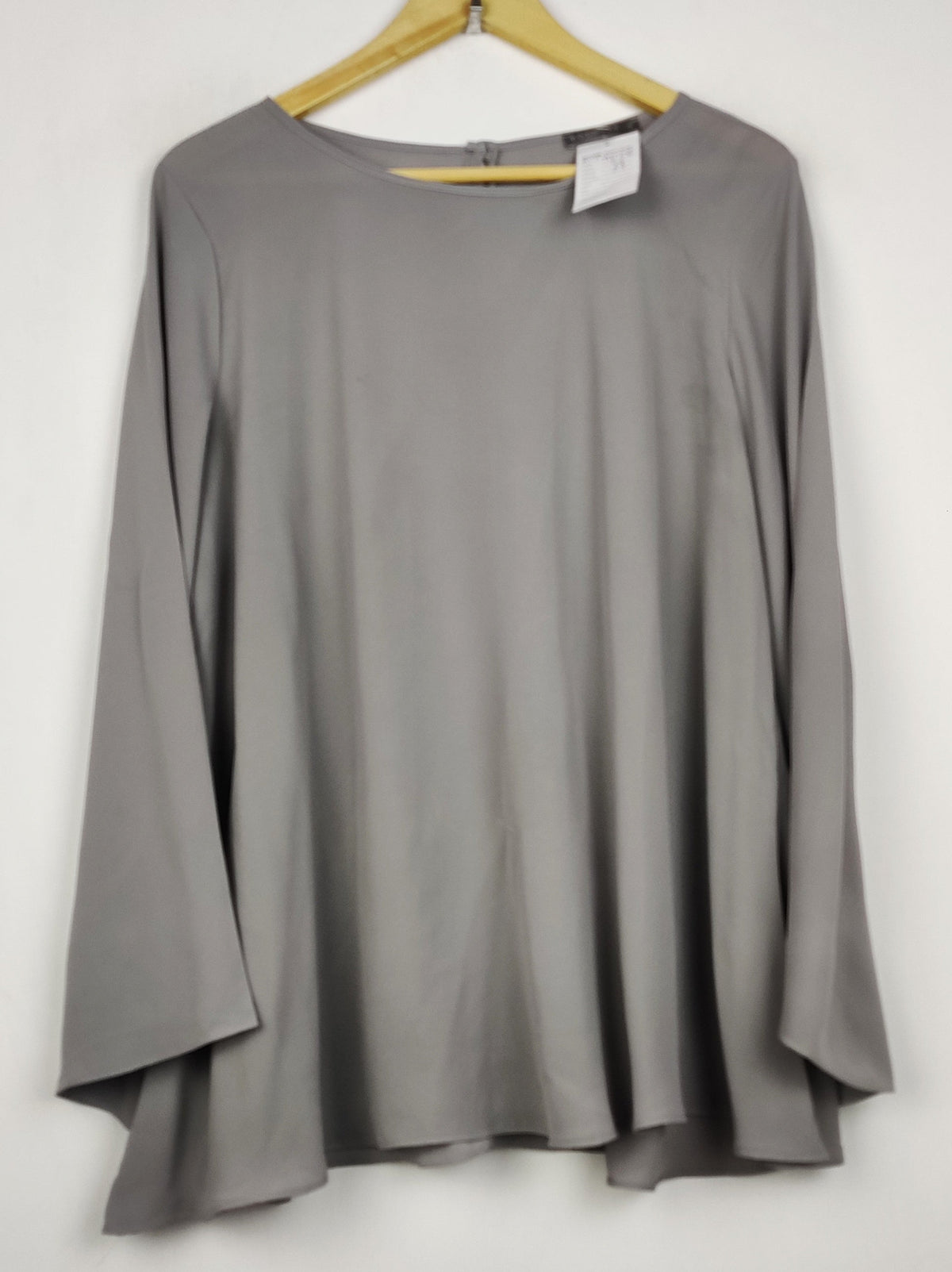 Buy online pre-used pre-loved 100% authentic & Original branded Poplook (SWT-9278) available in Pakistan. Top international brands avilable.