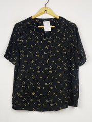 Buy online pre-used pre-loved 100% authentic & Original branded Marks & Spencer (SWT-9281) available in Pakistan. Top international brands avilable.