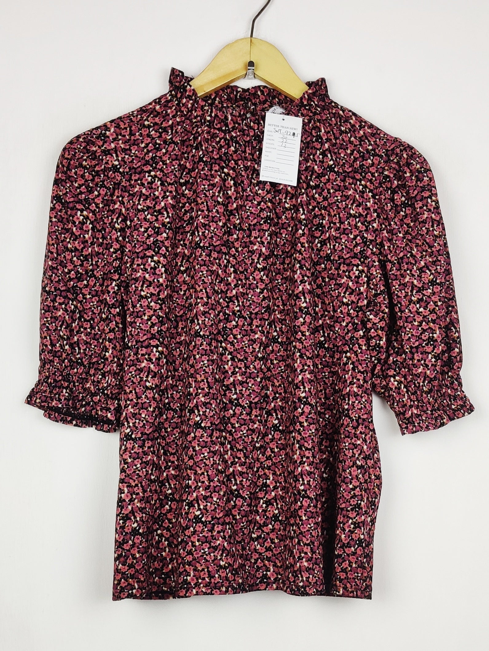 Buy online pre-used pre-loved 100% authentic & Original branded Holly & Whyte (SWT-9295) available in Pakistan. Top international brands avilable.