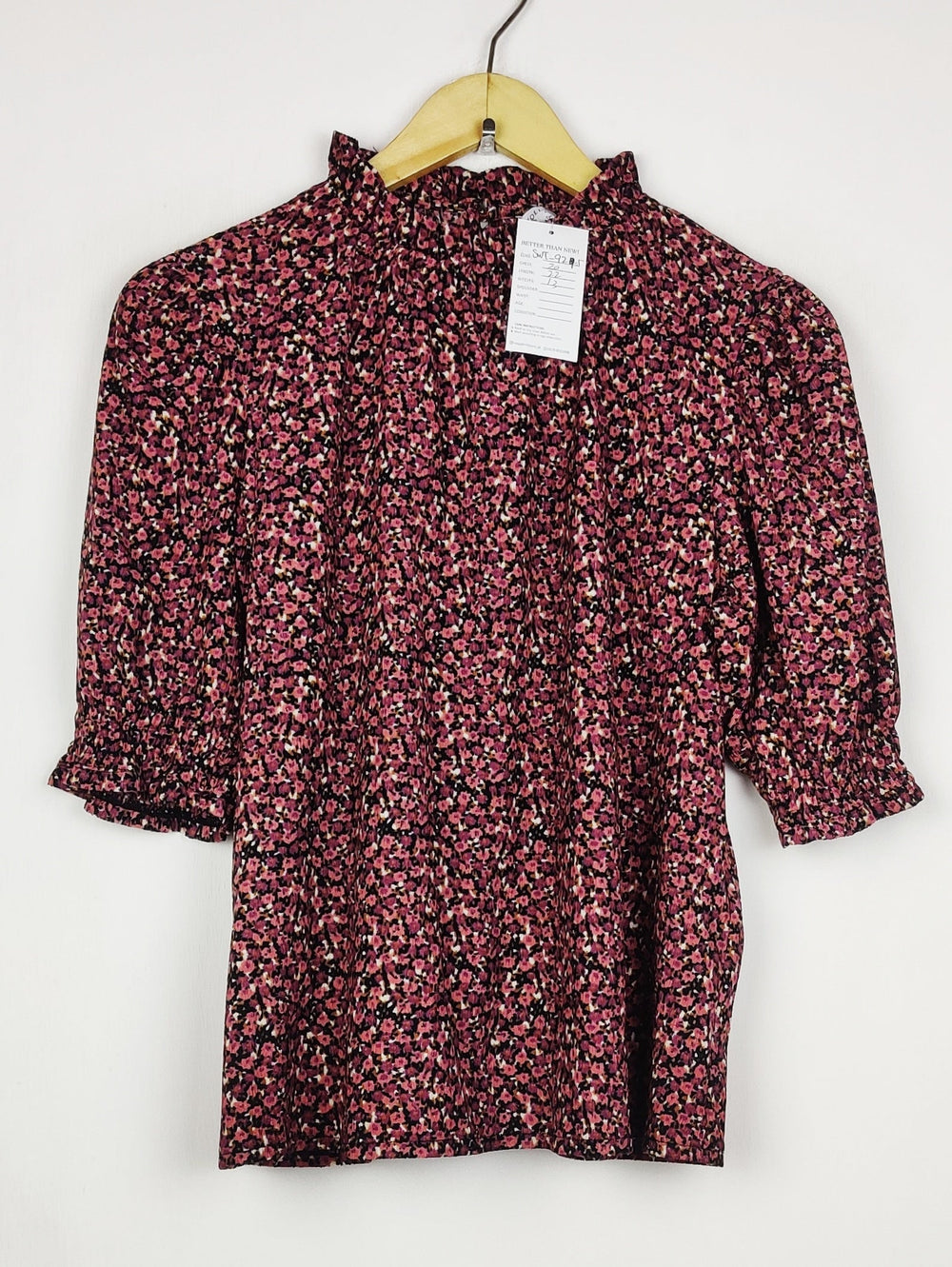 Buy online pre-used pre-loved 100% authentic & Original branded Holly & Whyte (SWT-9295) available in Pakistan. Top international brands avilable.