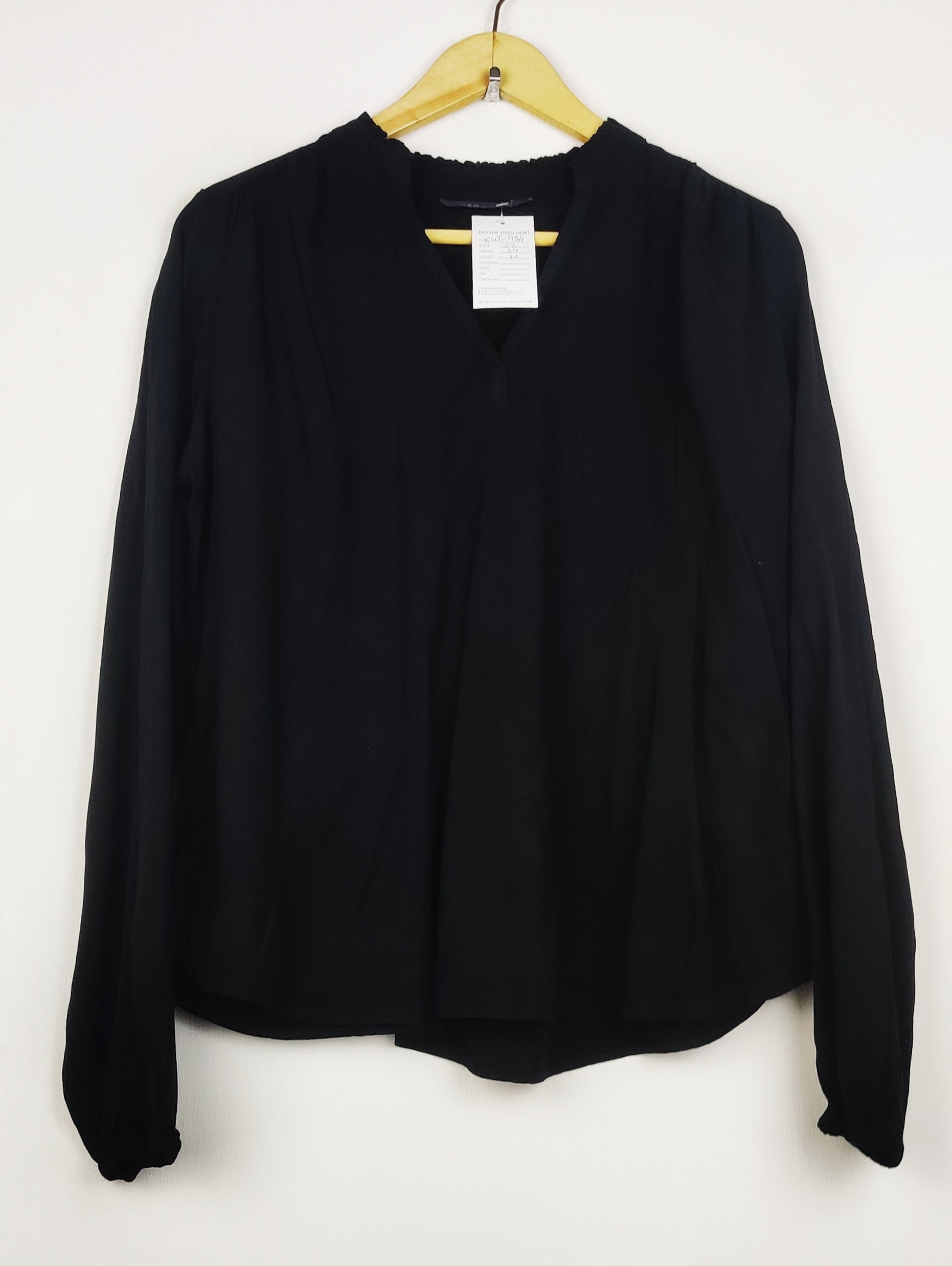 Buy online pre-used pre-loved 100% authentic & Original branded Marks & Spencer (SWT-9311) available in Pakistan. Top international brands avilable.