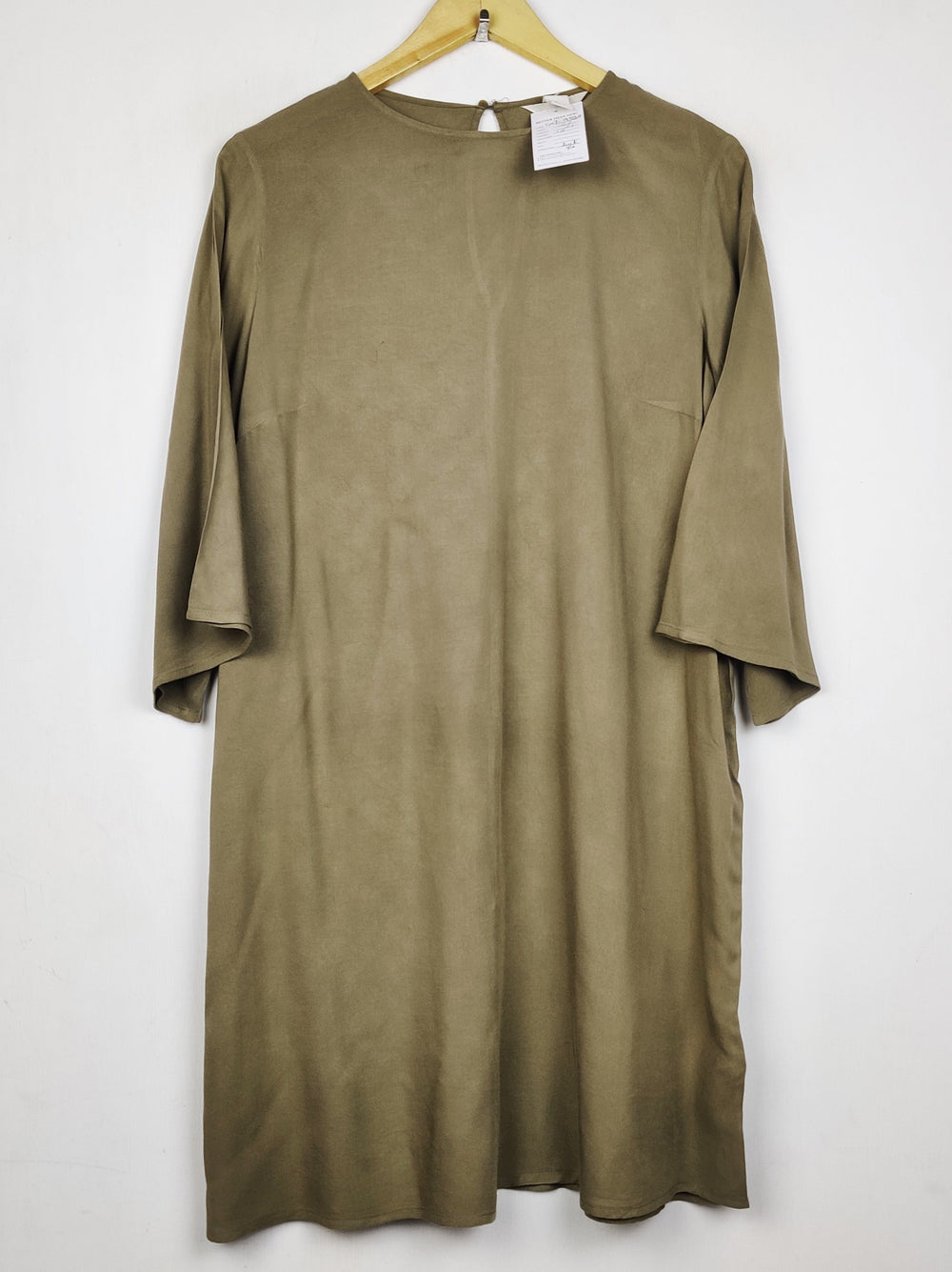 Buy online pre-used pre-loved 100% authentic & Original branded H&M (SWT-9323) available in Pakistan. Top international brands avilable.
