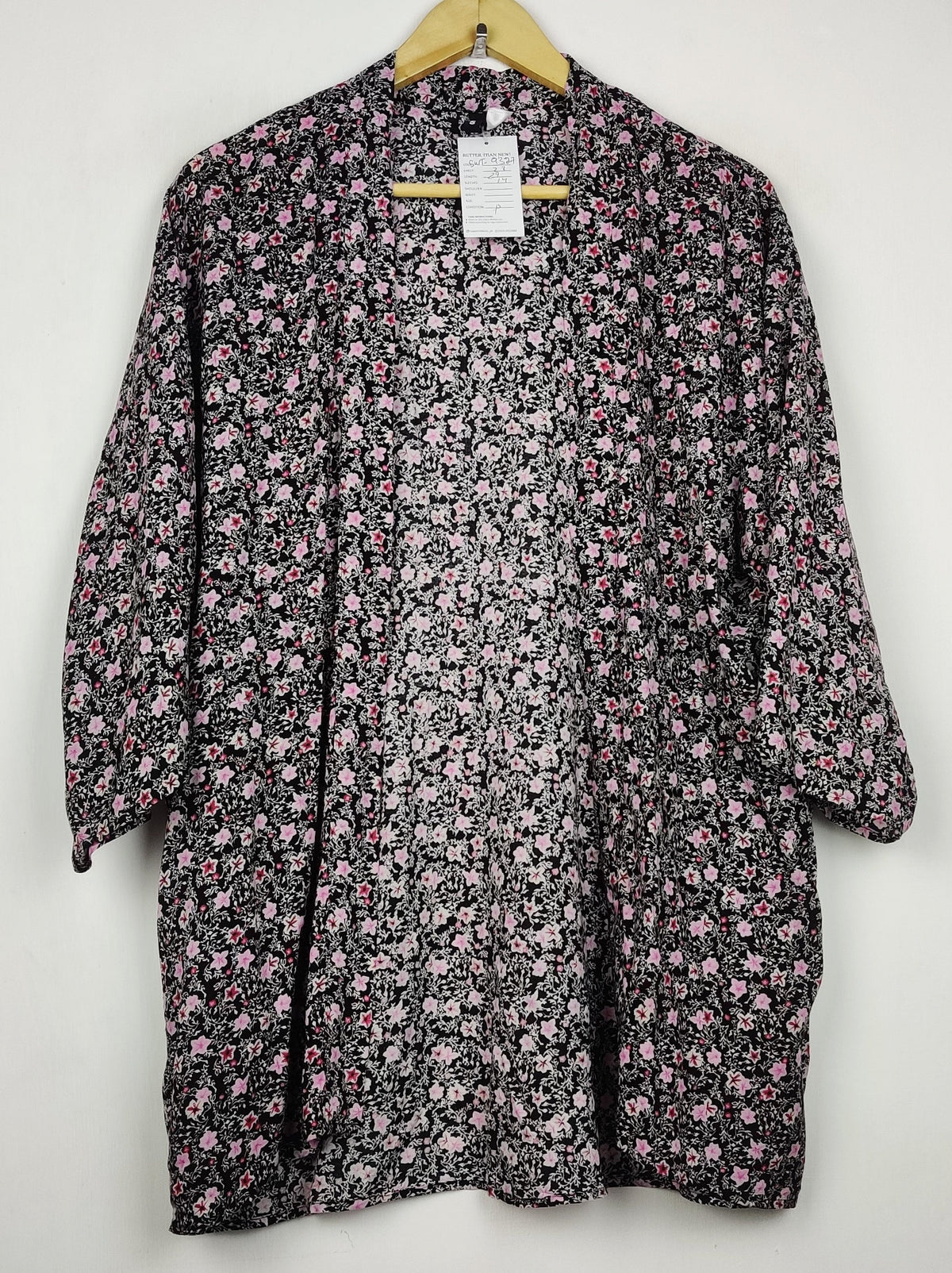 Buy online pre-used pre-loved 100% authentic & Original branded H&M (SWT-9327) available in Pakistan. Top international brands avilable.