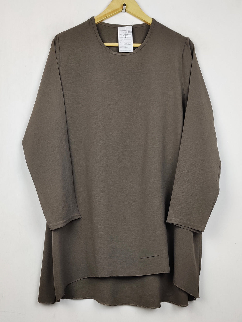 Buy online pre-used pre-loved 100% authentic & Original branded Unknown Brand (SWT-9328) available in Pakistan. Top international brands avilable.
