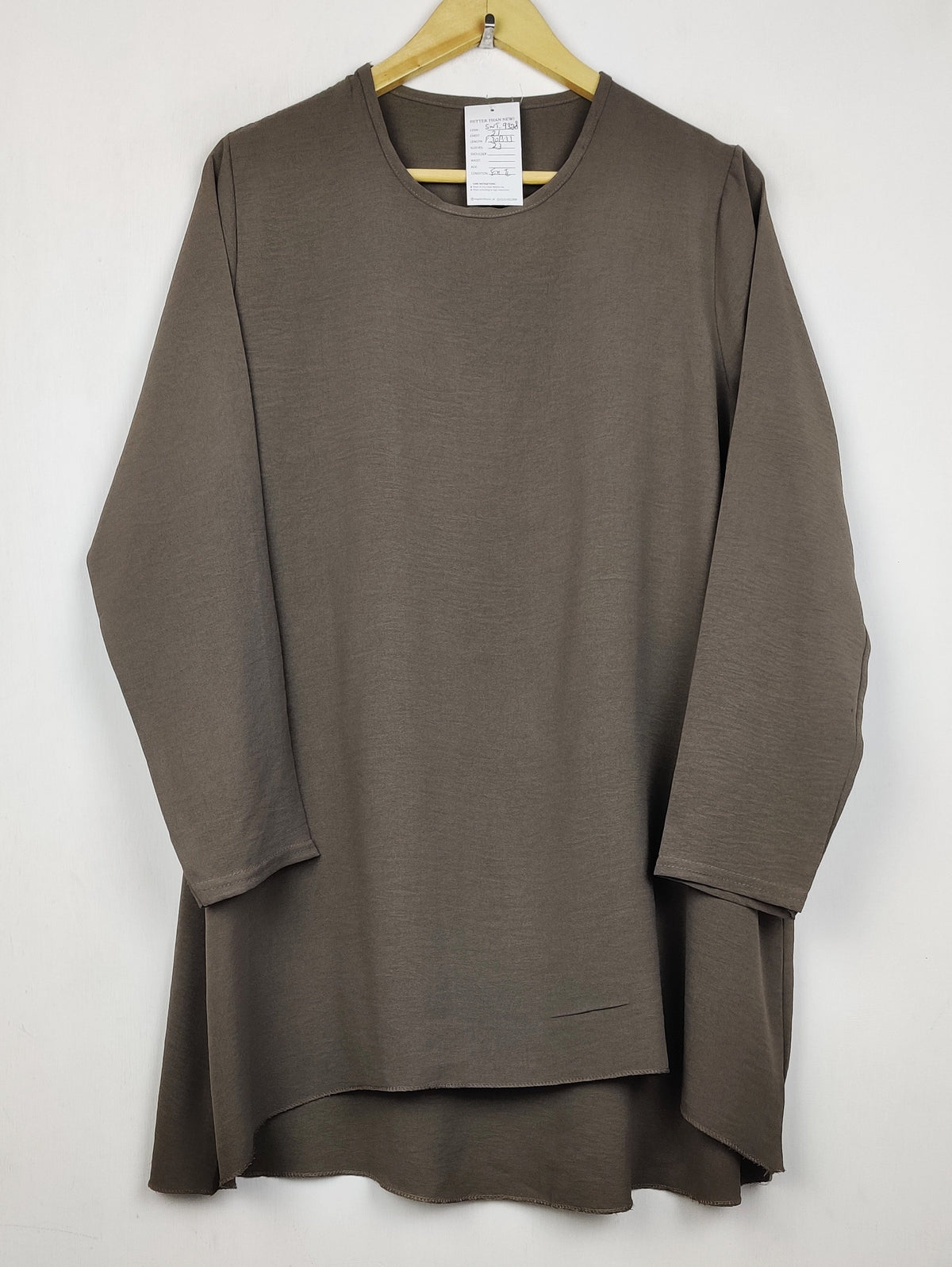 Buy online pre-used pre-loved 100% authentic & Original branded Unknown Brand (SWT-9328) available in Pakistan. Top international brands avilable.
