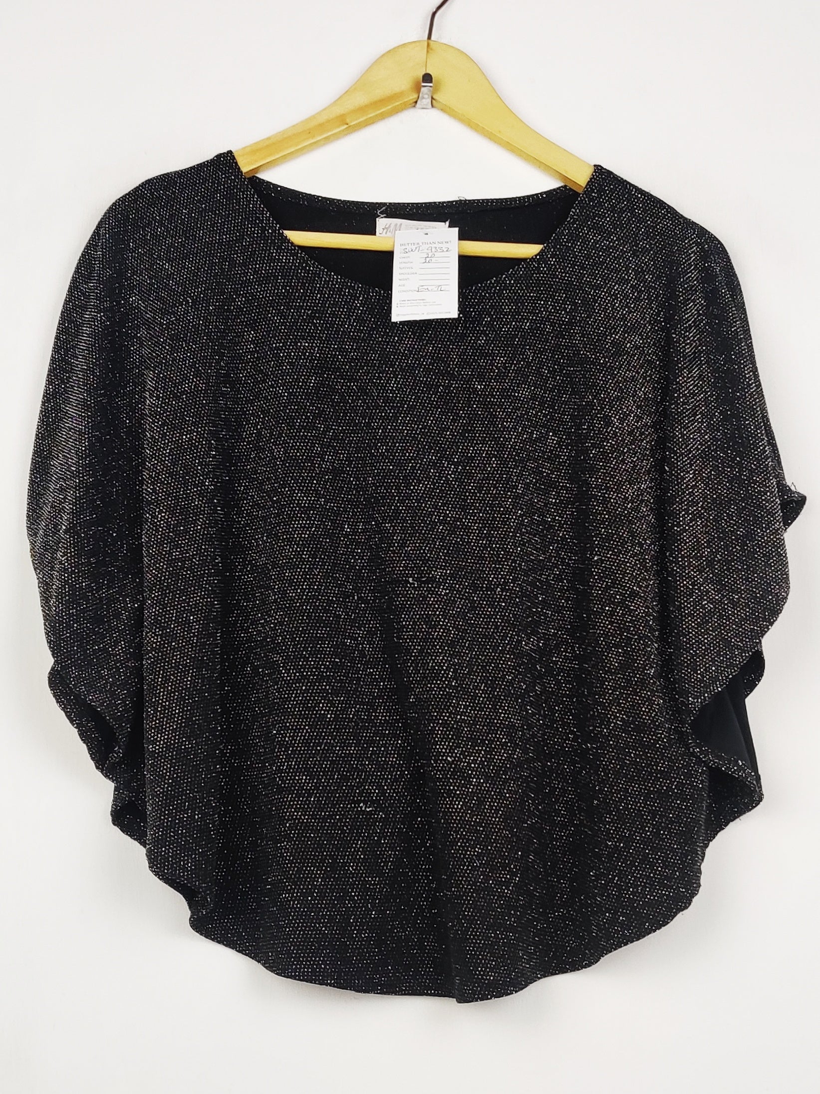 Buy online pre-used pre-loved 100% authentic & Original branded H&M (SWT-9332) available in Pakistan. Top international brands avilable.