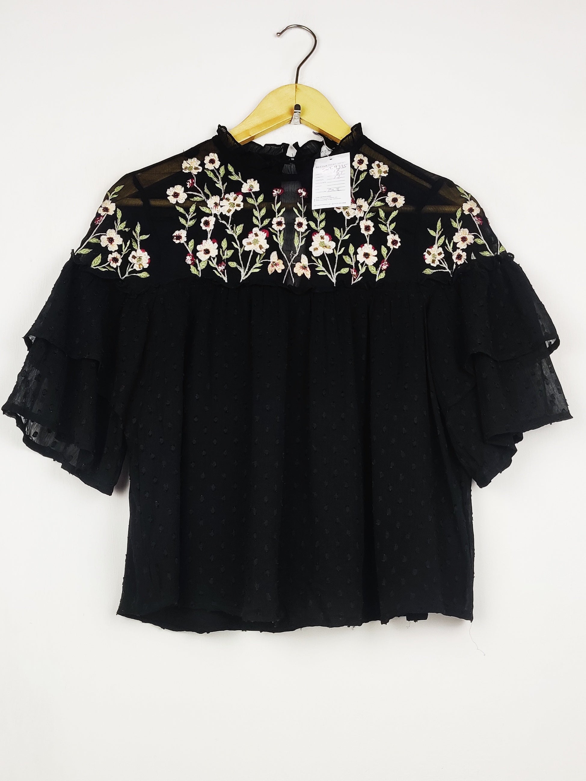 Buy online pre-used pre-loved 100% authentic & Original branded New Look (SWT-9335) available in Pakistan. Top international brands avilable.