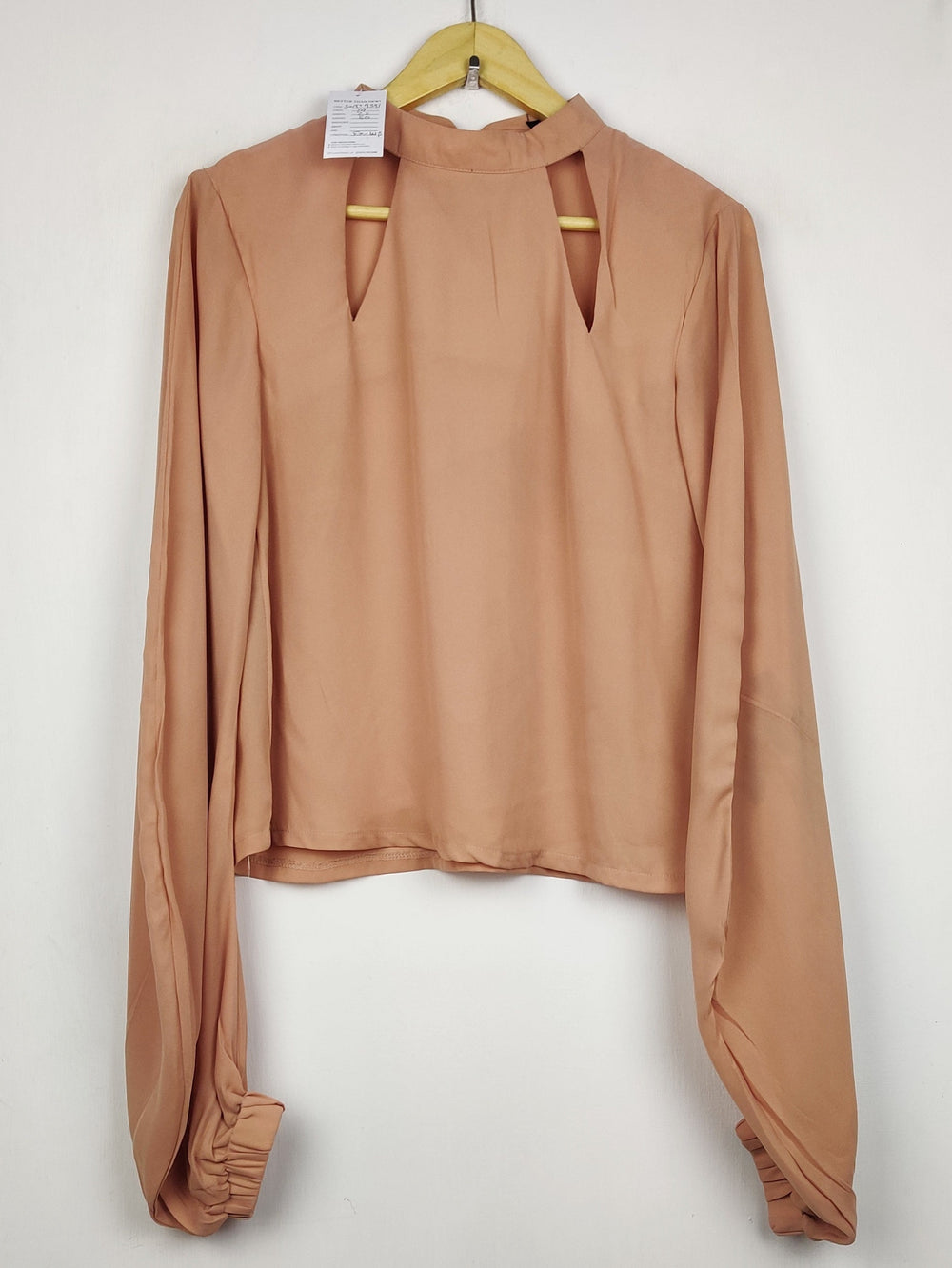 Buy online pre-used pre-loved 100% authentic & Original branded Boohoo (SWT-9341) available in Pakistan. Top international brands avilable.
