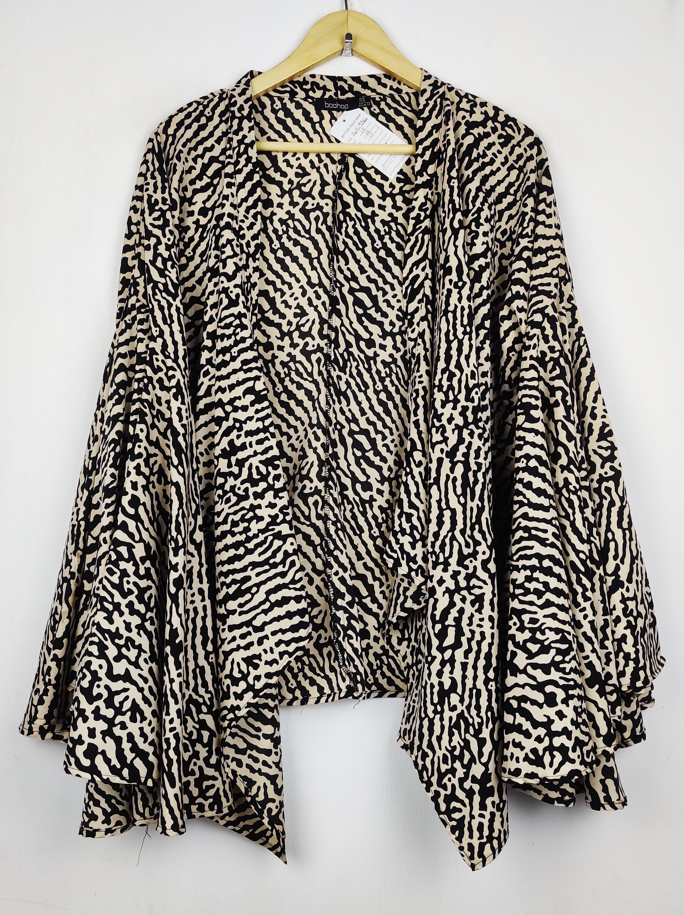 Buy online pre-used pre-loved 100% authentic & Original branded Boohoo (SWT-9360) available in Pakistan. Top international brands avilable.