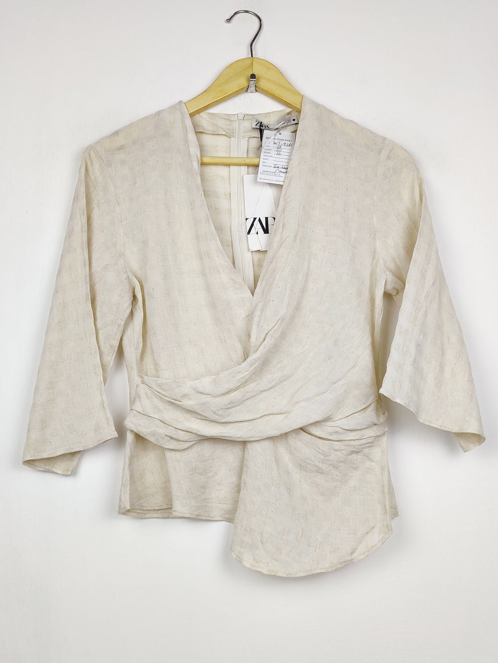 Buy online pre-used pre-loved 100% authentic & Original branded Zara (SWT-9361) available in Pakistan. Top international brands avilable.