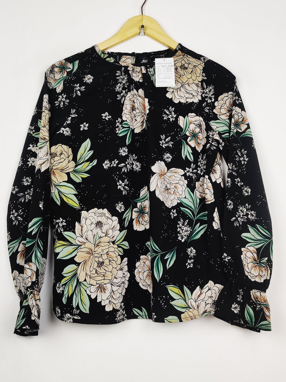 Buy online pre-used pre-loved 100% authentic & Original branded Dorothy Perkins (SWT-9364) available in Pakistan. Top international brands avilable.