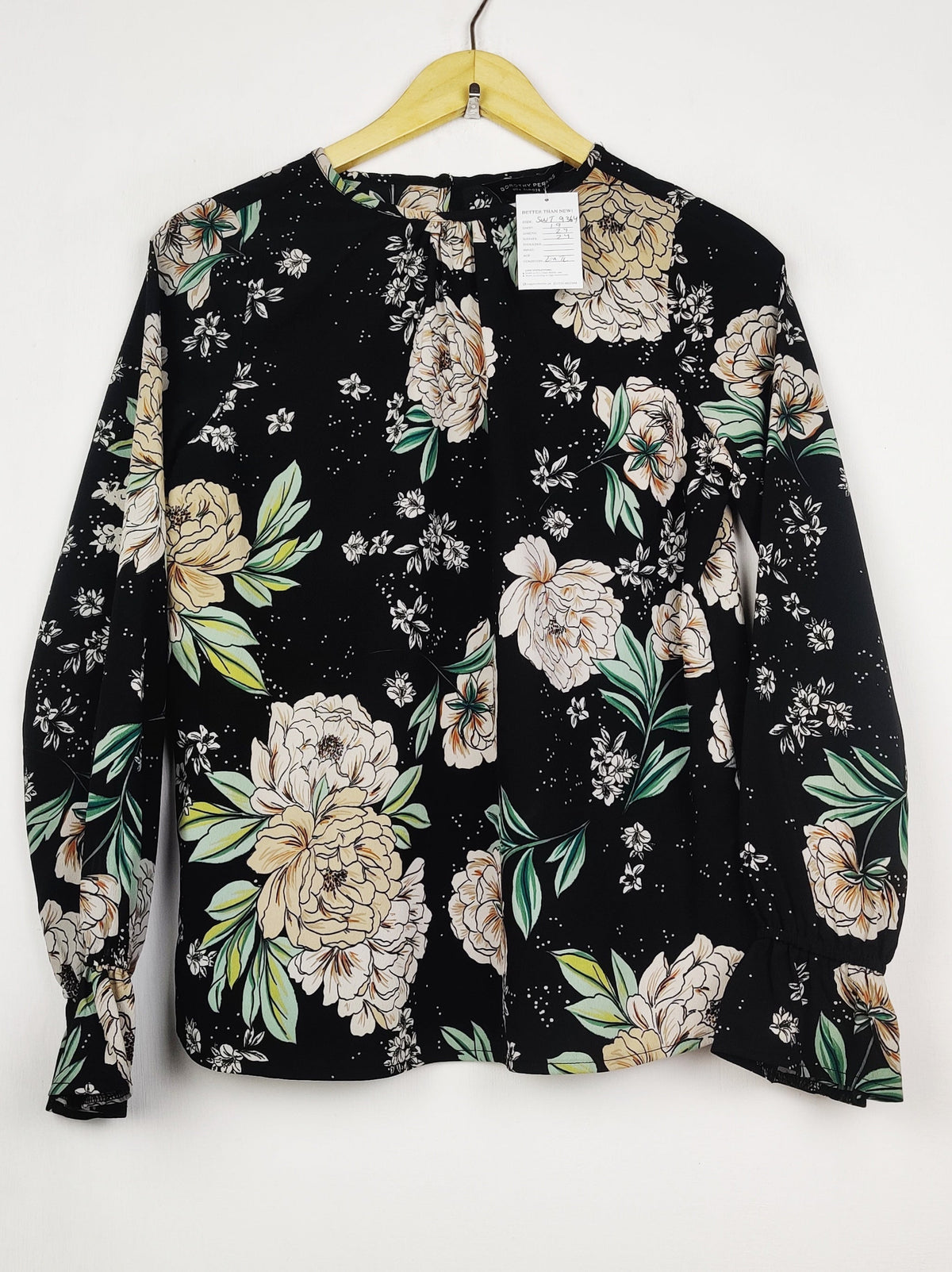 Buy online pre-used pre-loved 100% authentic & Original branded Dorothy Perkins (SWT-9364) available in Pakistan. Top international brands avilable.