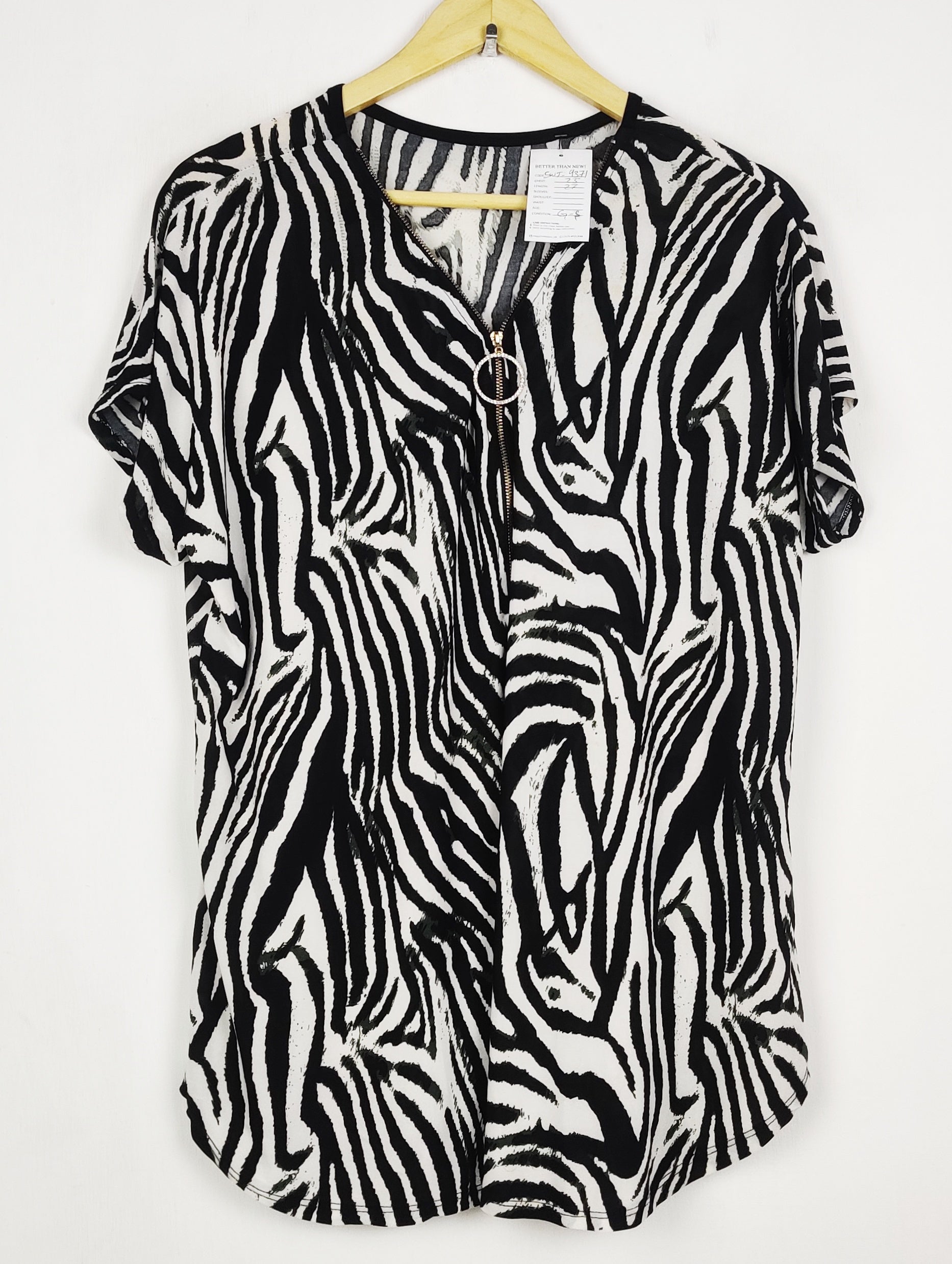 Buy online pre-used pre-loved 100% authentic & Original branded Unknown Brand (SWT-9371) available in Pakistan. Top international brands avilable.