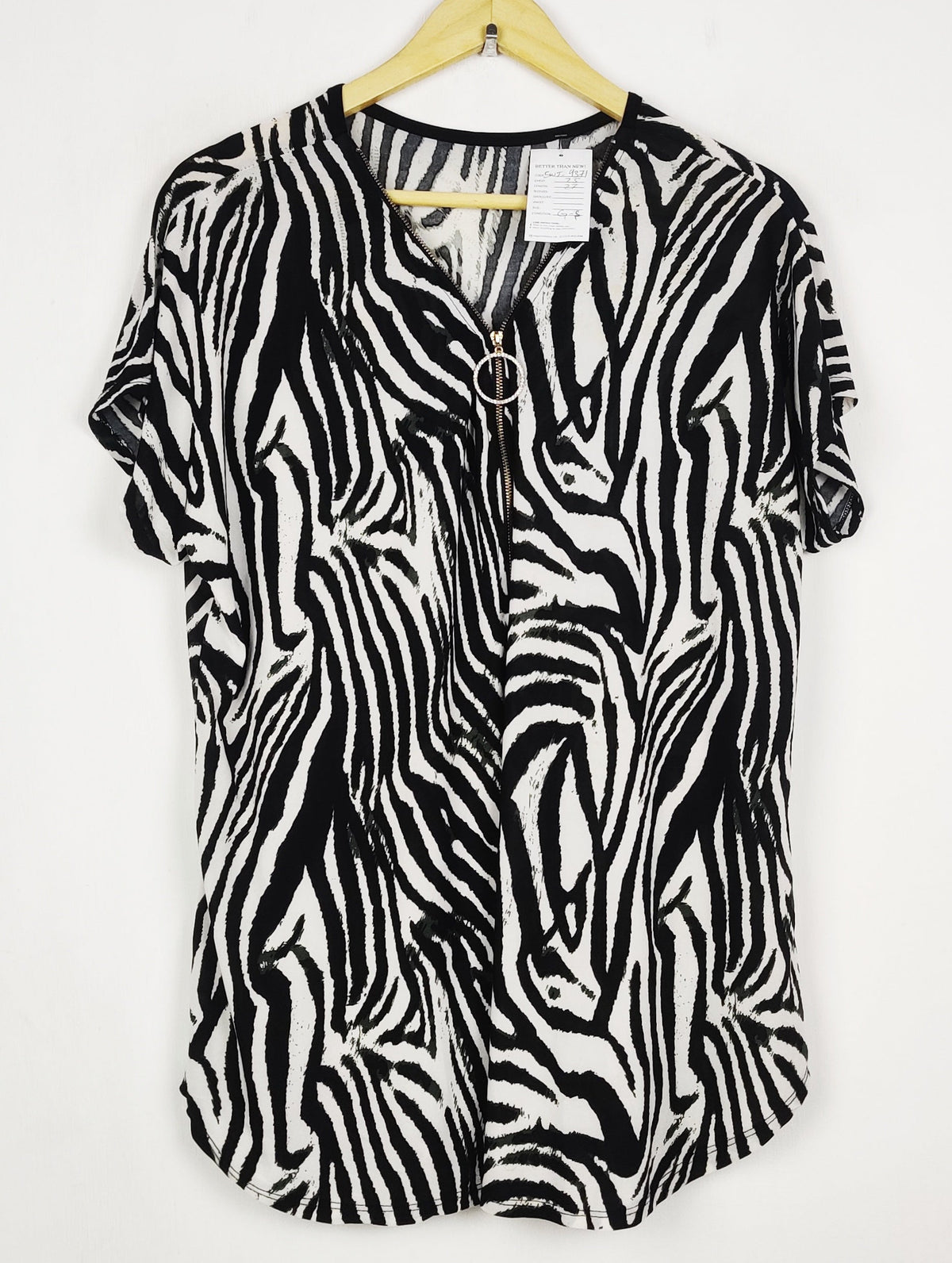 Buy online pre-used pre-loved 100% authentic & Original branded Unknown Brand (SWT-9371) available in Pakistan. Top international brands avilable.