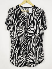 Buy online pre-used pre-loved 100% authentic & Original branded Unknown Brand (SWT-9371) available in Pakistan. Top international brands avilable.