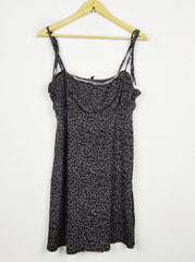 Buy online pre-used pre-loved 100% authentic & Original branded H&M (SWT-9372) available in Pakistan. Top international brands avilable.