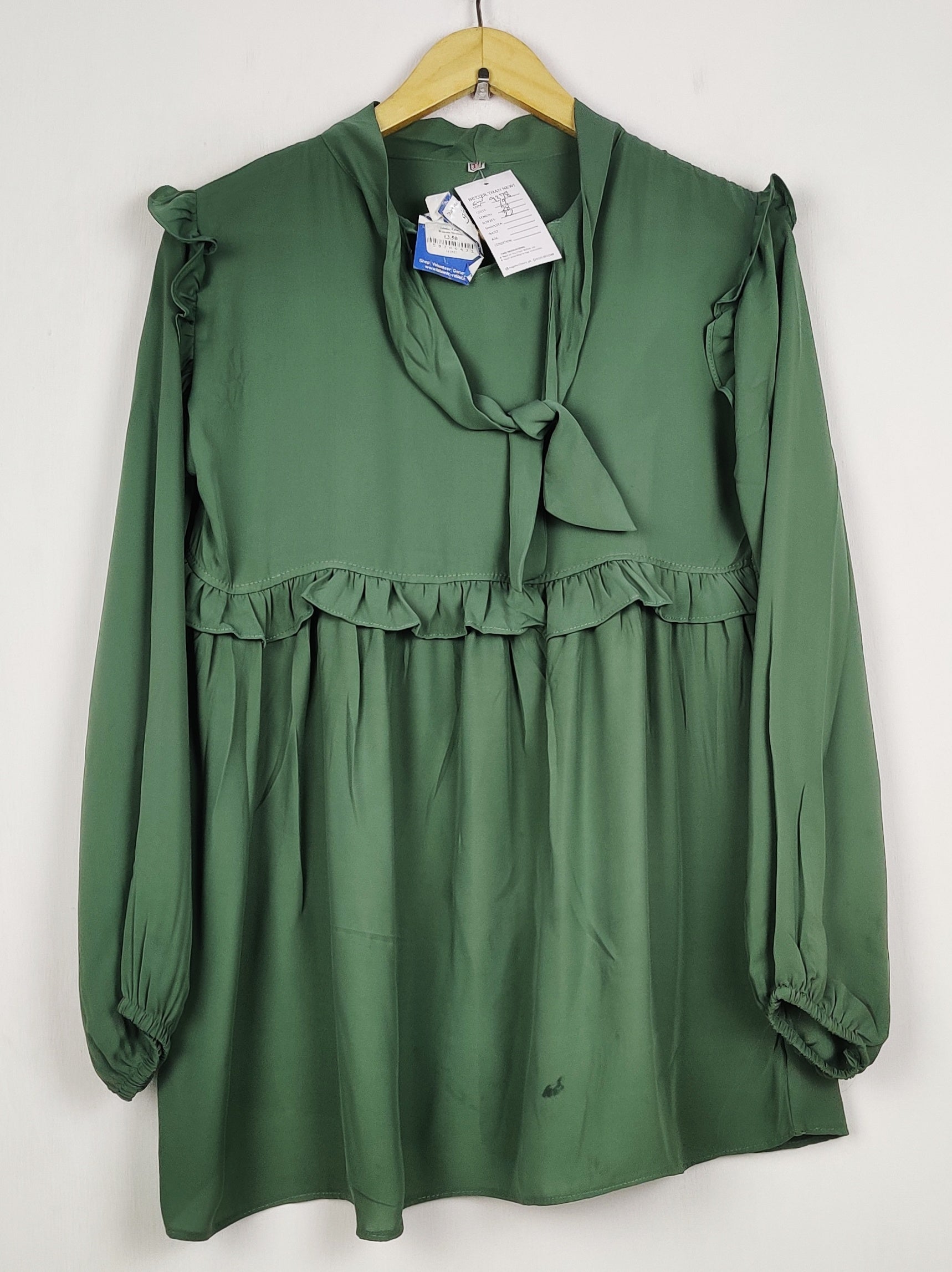 Buy online pre-used pre-loved 100% authentic & Original branded Unknown Brand (SWT-9379) available in Pakistan. Top international brands avilable.
