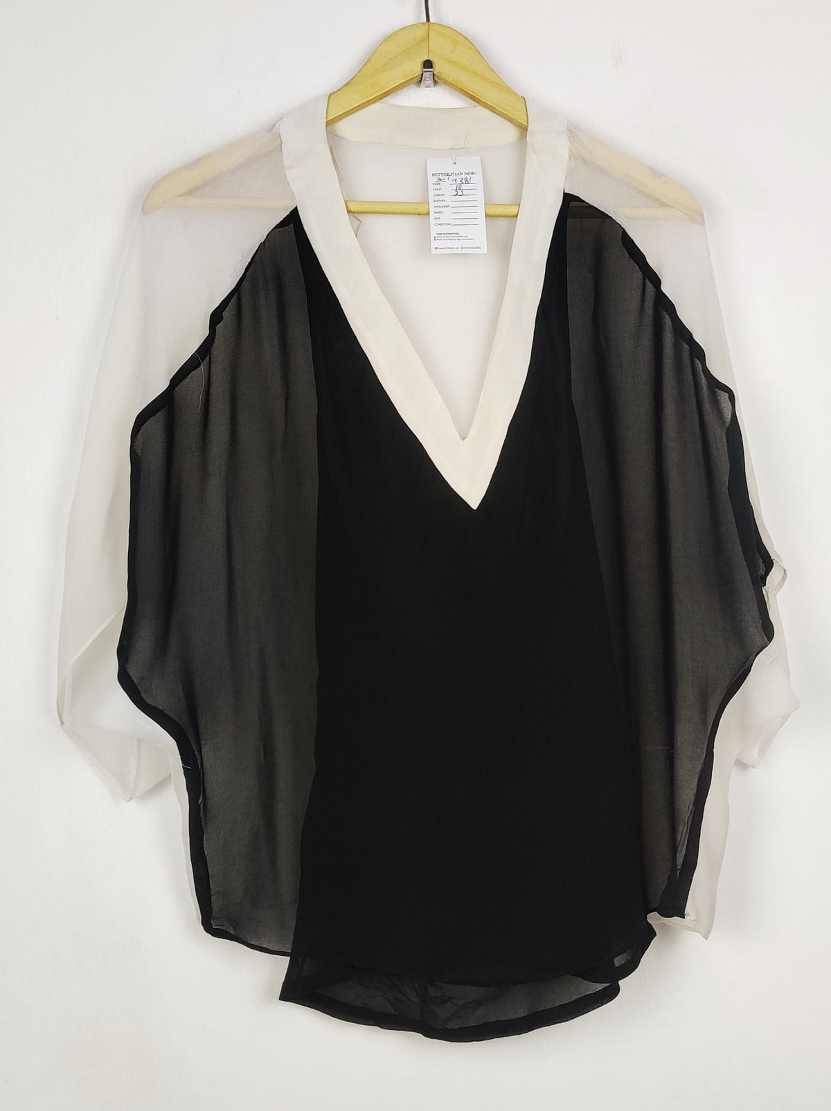 Buy online pre-used pre-loved 100% authentic & Original branded Unknown Brand (SWT-9381) available in Pakistan. Top international brands avilable.