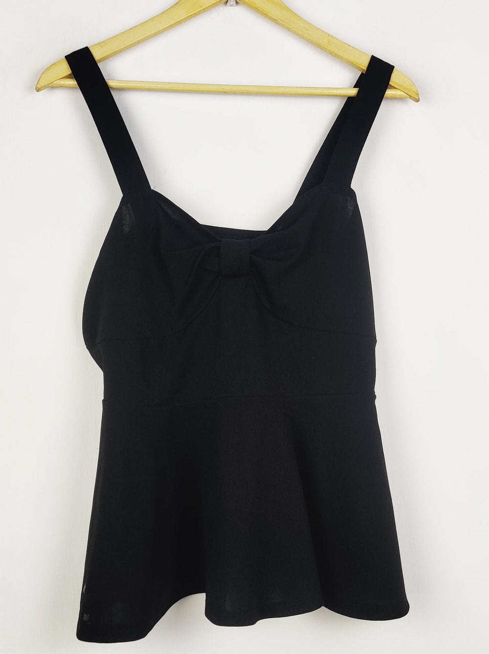 Buy online pre-used pre-loved 100% authentic & Original branded Shein (SWT-9384) available in Pakistan. Top international brands avilable.
