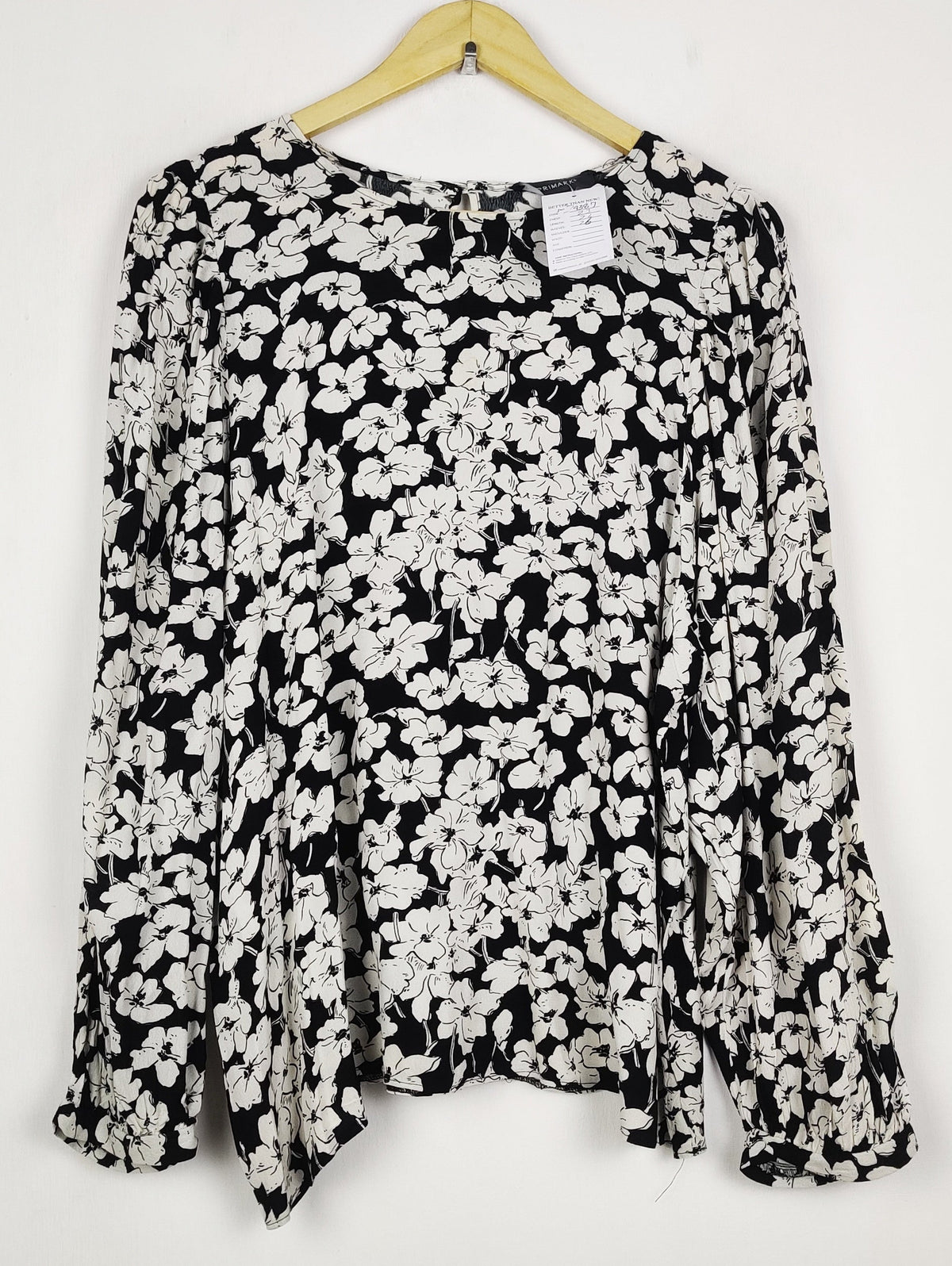 Buy online pre-used pre-loved 100% authentic & Original branded Primark (SWT-9387) available in Pakistan. Top international brands avilable.