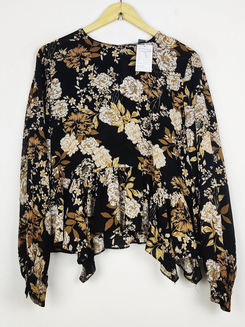 Buy online pre-used pre-loved 100% authentic & Original branded Primark (SWT-9391) available in Pakistan. Top international brands avilable.
