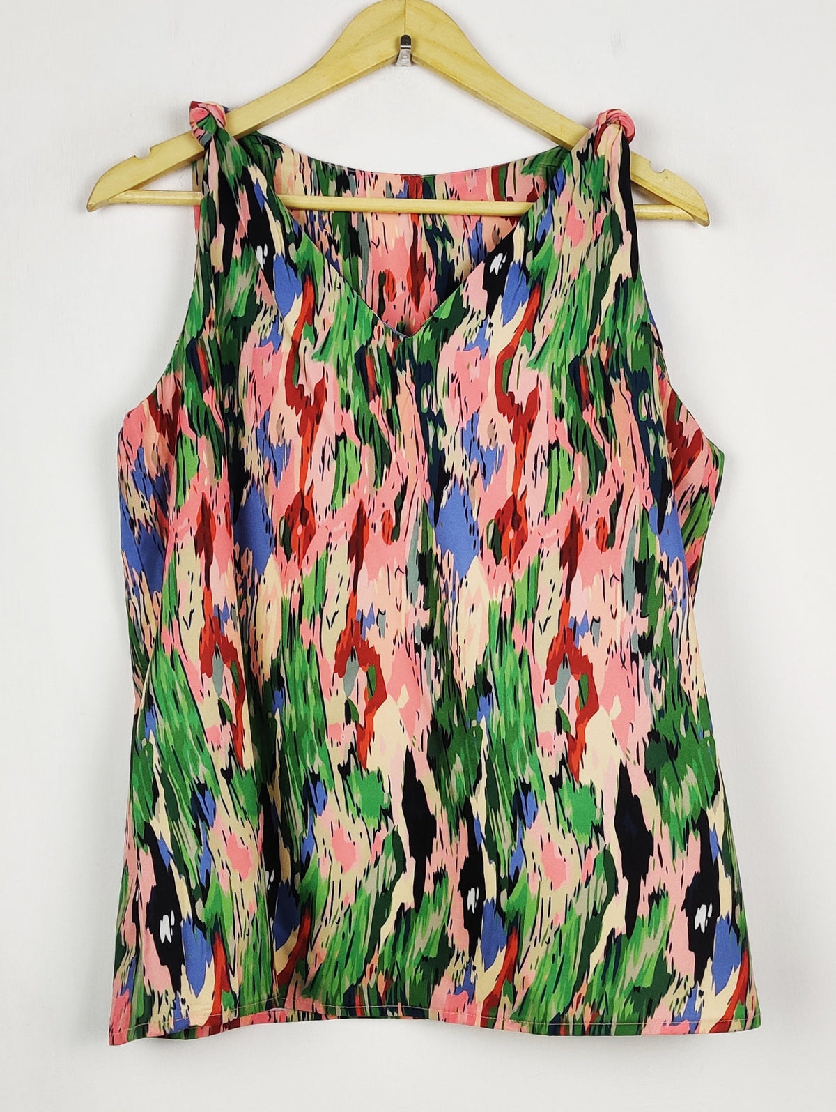 Buy online pre-used pre-loved 100% authentic & Original branded Shein (SWT-9393) available in Pakistan. Top international brands avilable.
