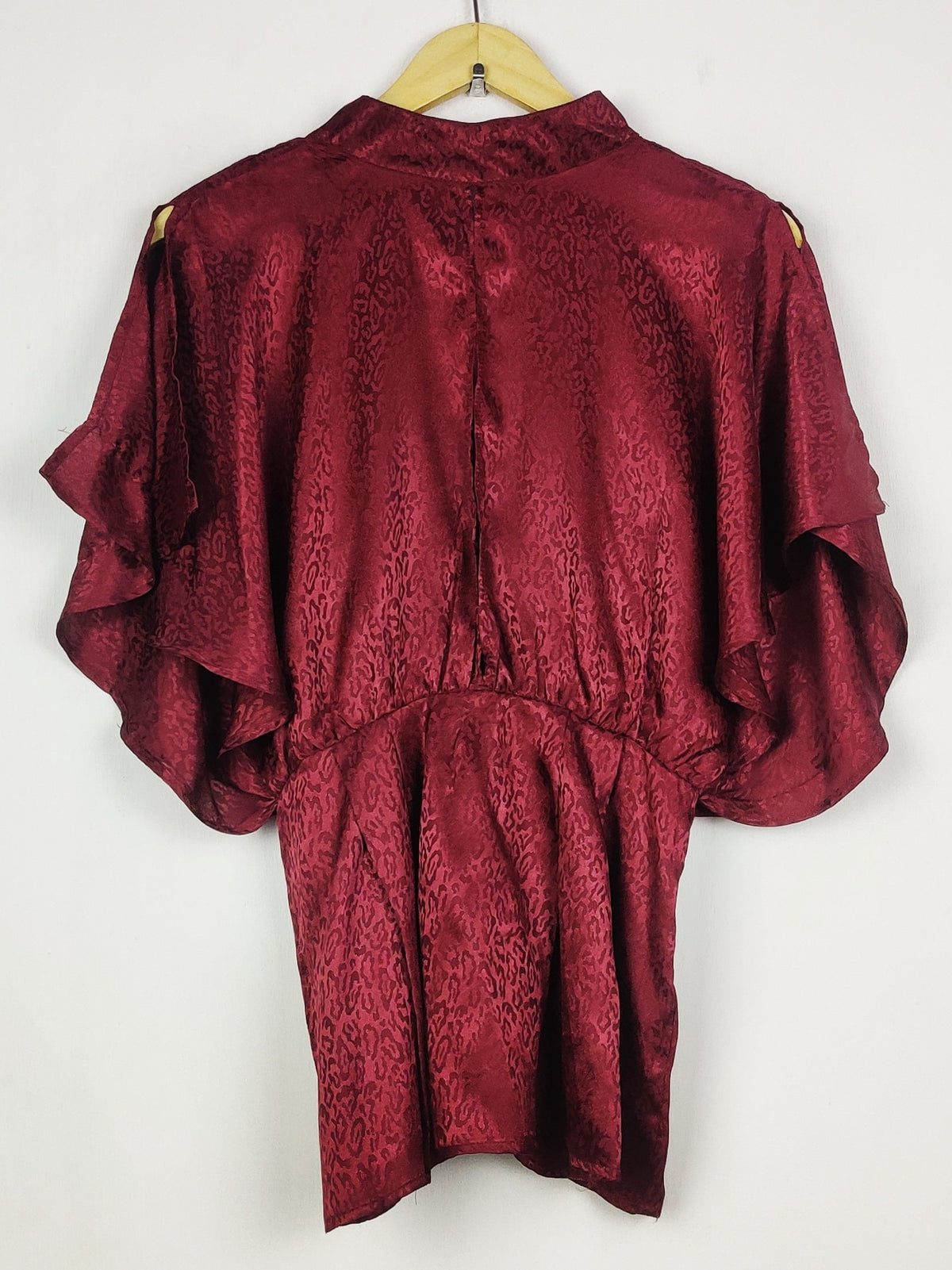 Buy online pre-used pre-loved 100% authentic & Original branded Asos (SWT-9396) available in Pakistan. Top international brands avilable.